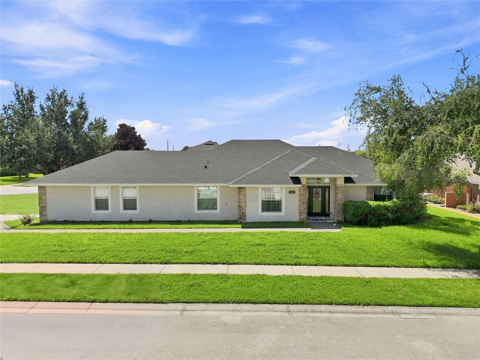 304 Bentley Oaks Blvd Property Photo 1