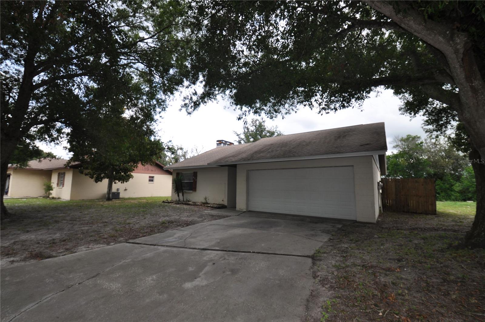 828 Cinnamon Dr E Property Photo 1
