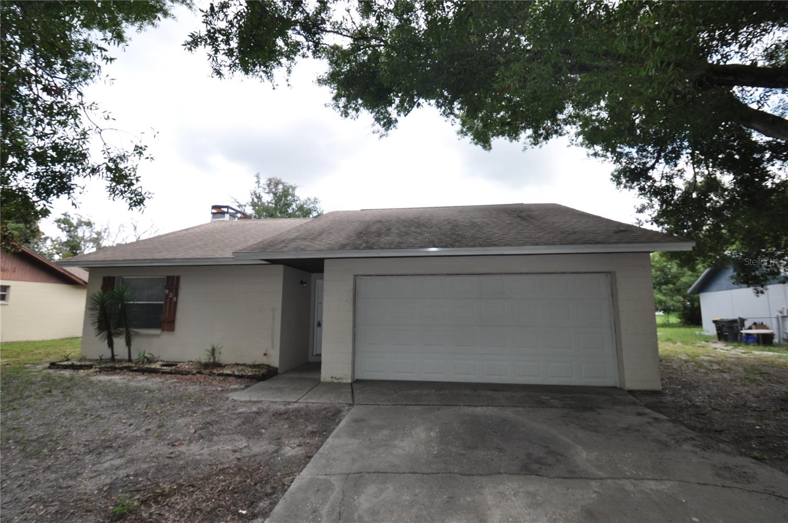 828 Cinnamon Dr E Property Photo 2