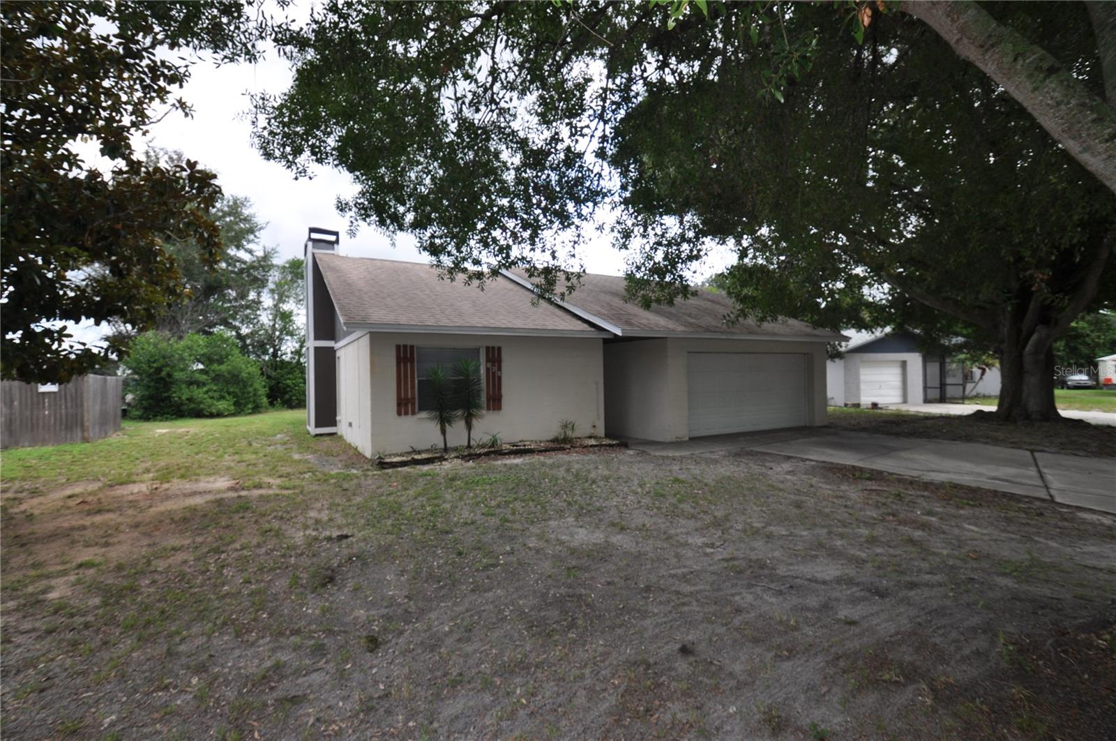828 Cinnamon Dr E Property Photo 4