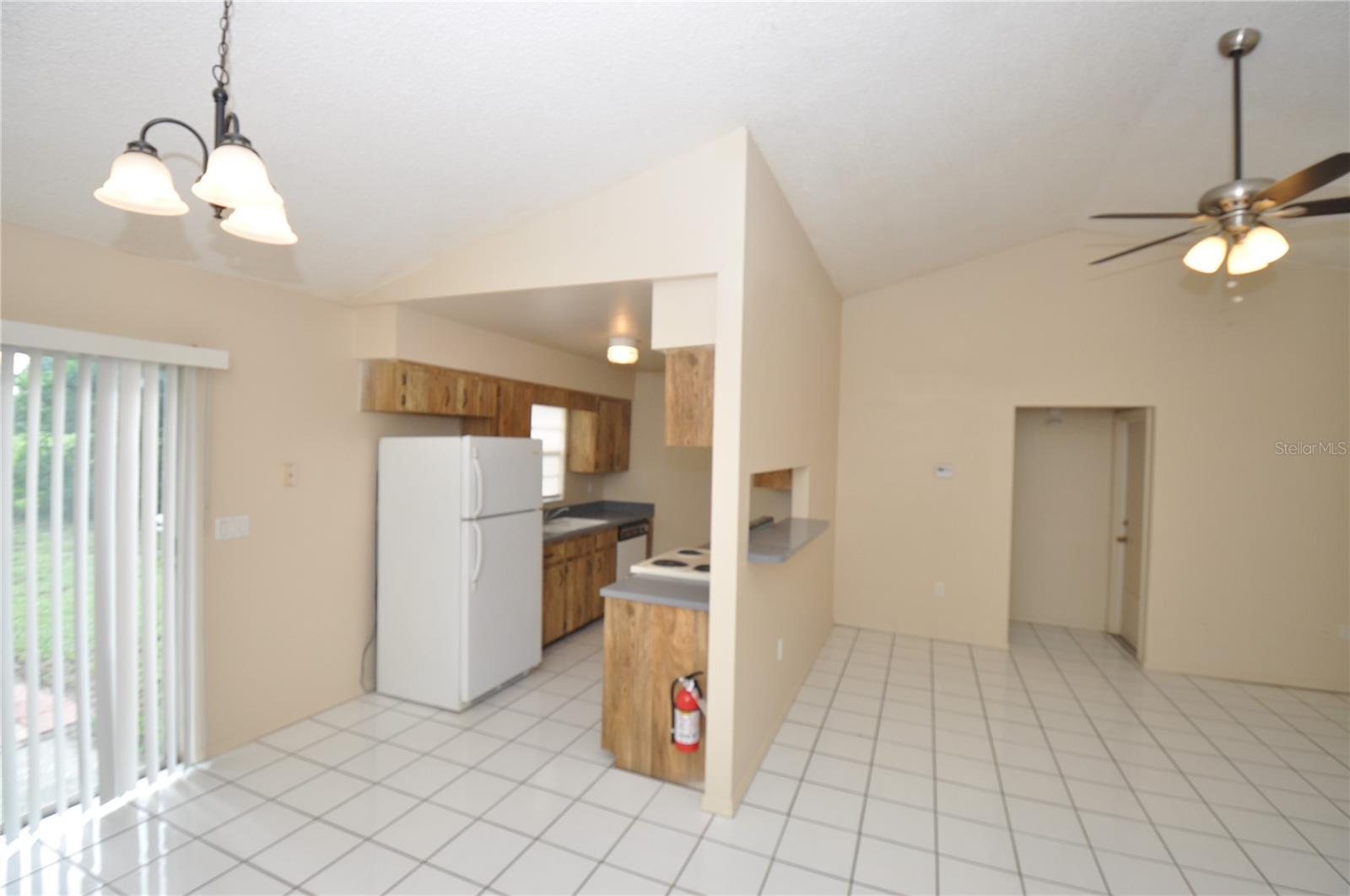 828 Cinnamon Dr E Property Photo 5