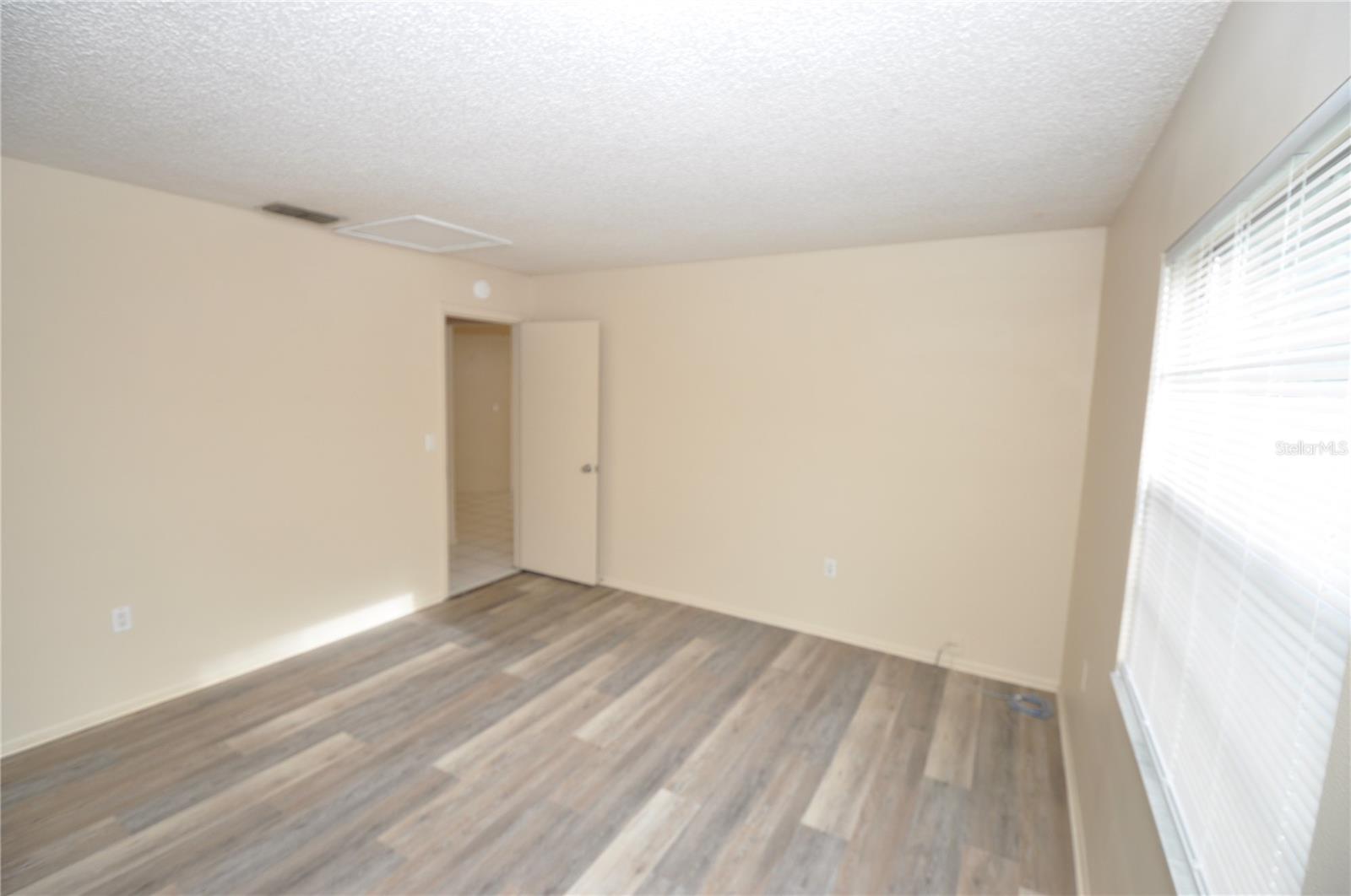 828 Cinnamon Dr E Property Photo 12
