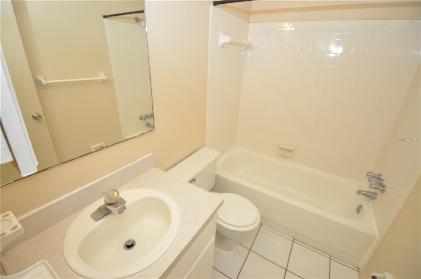 828 Cinnamon Dr E Property Photo 13