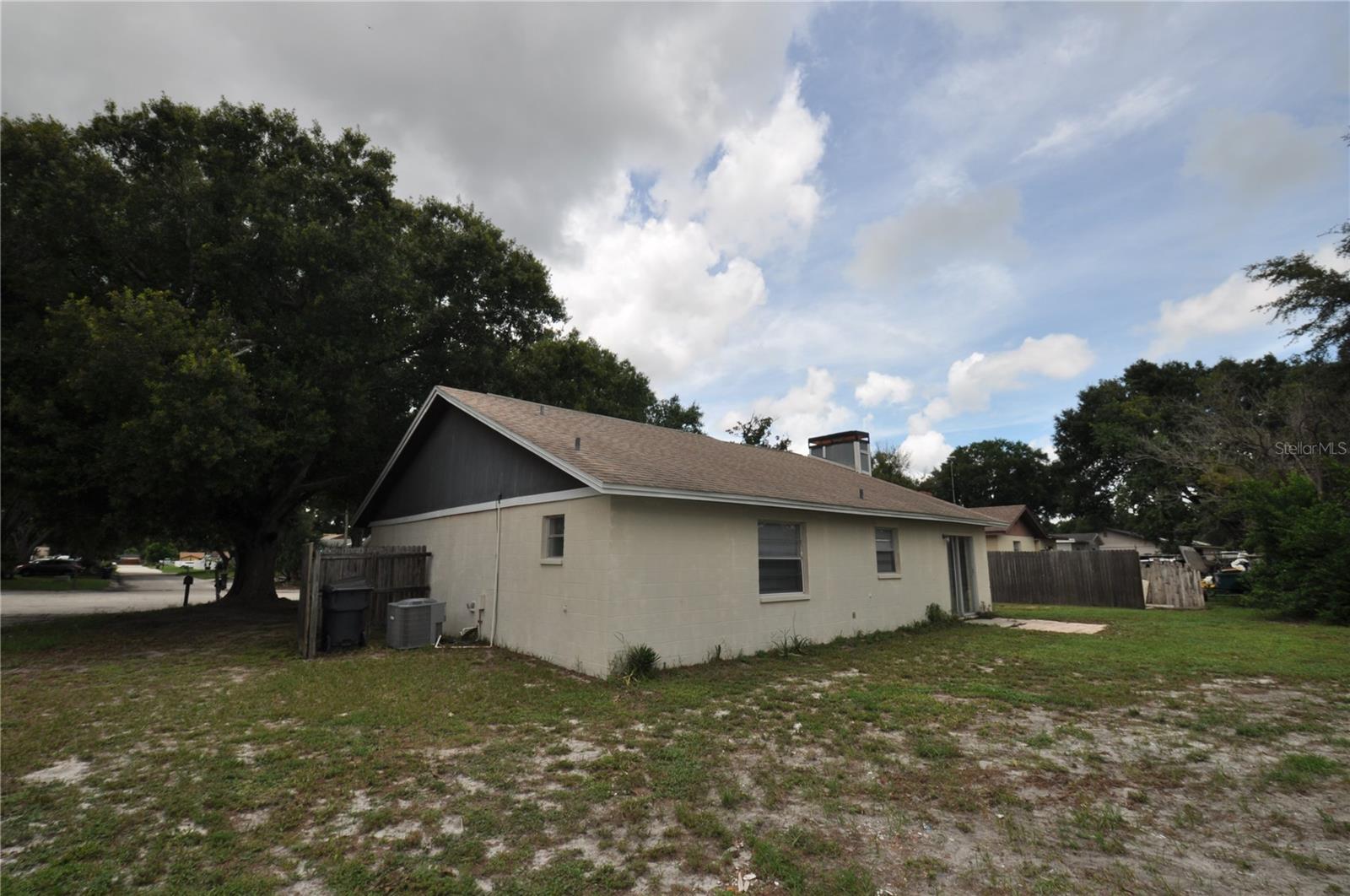 828 Cinnamon Dr E Property Photo 19