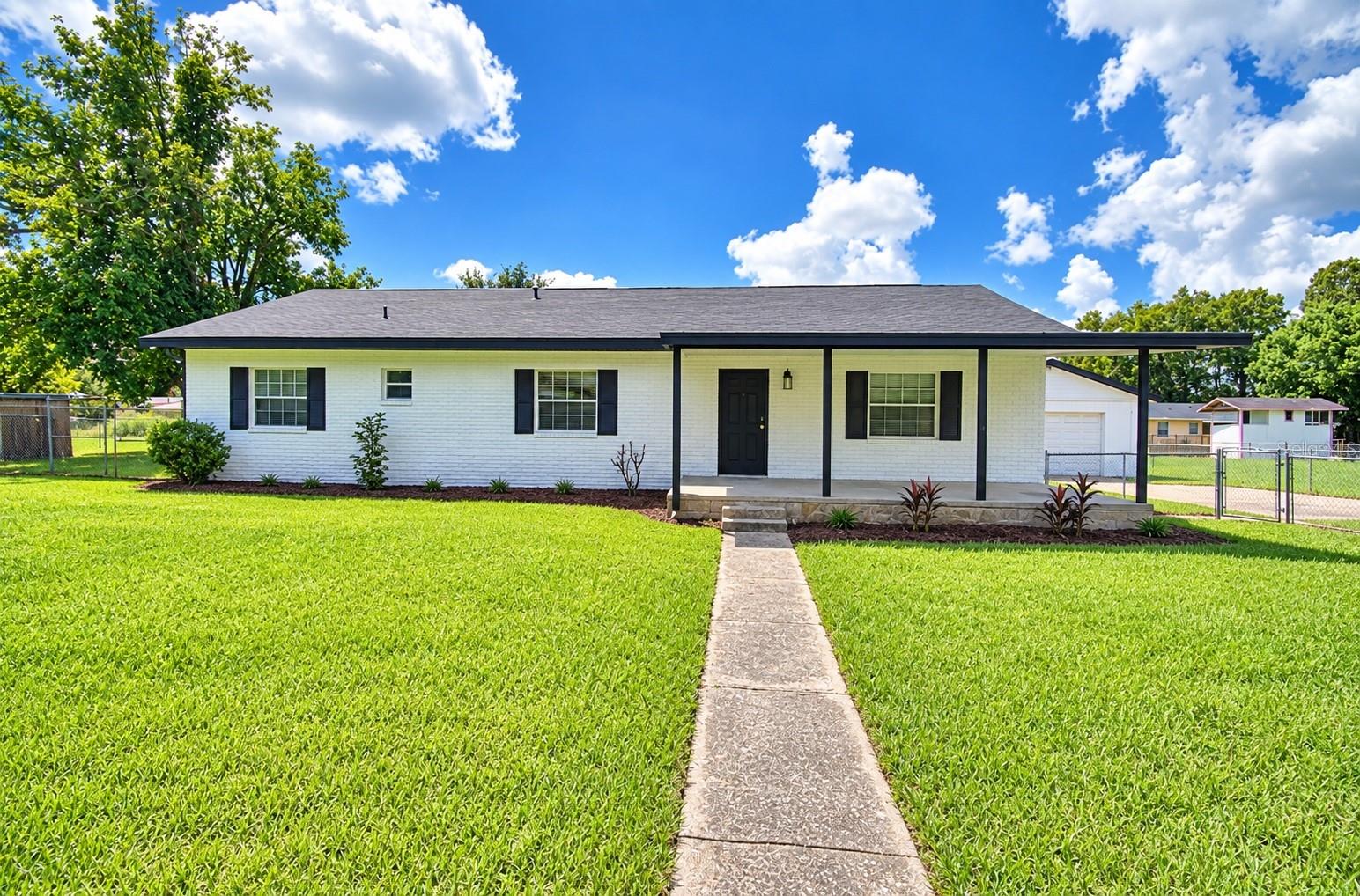 3225 Oakland Rd N Property Photo 1