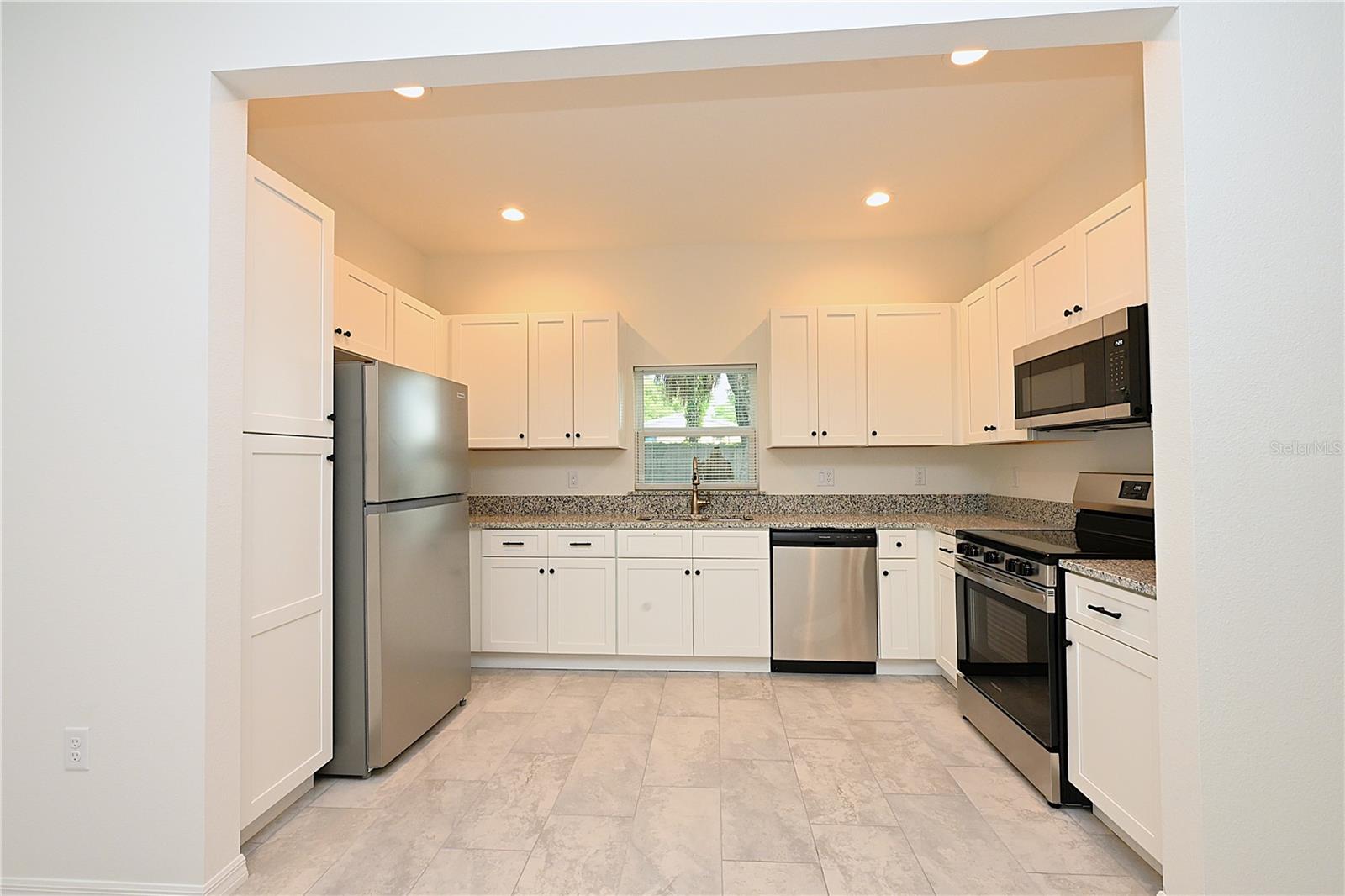 1011 N Brunnell Pkwy Property Photo 4