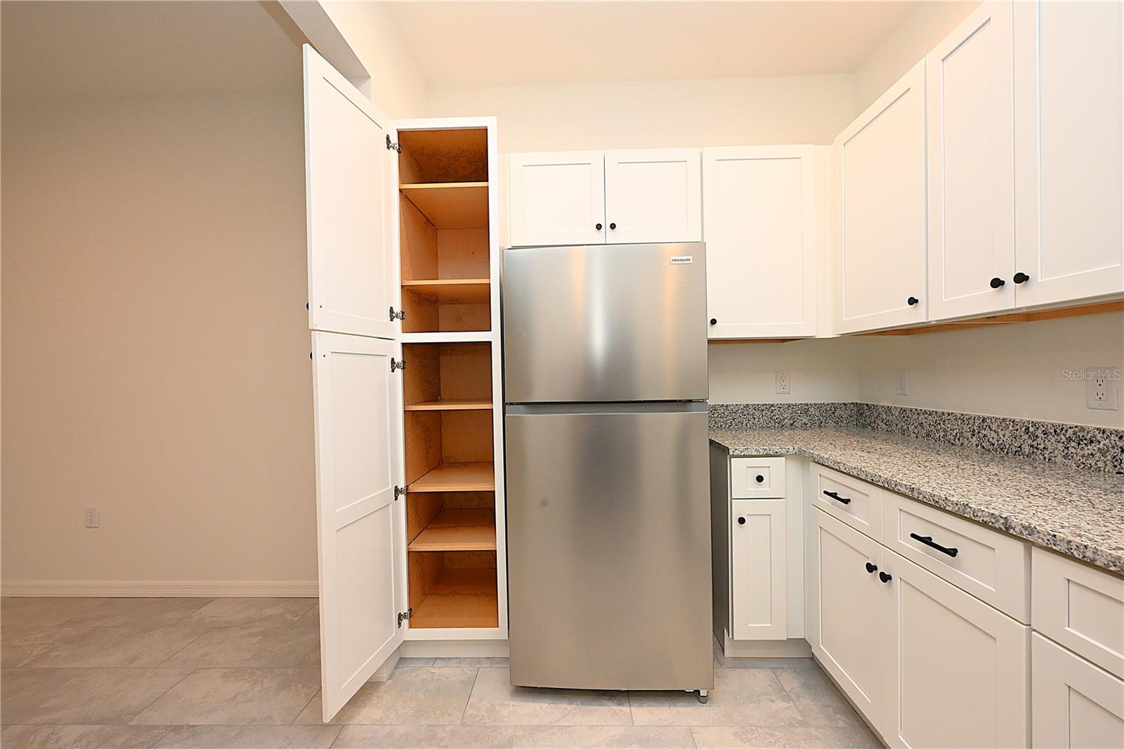 1011 N Brunnell Pkwy Property Photo 5
