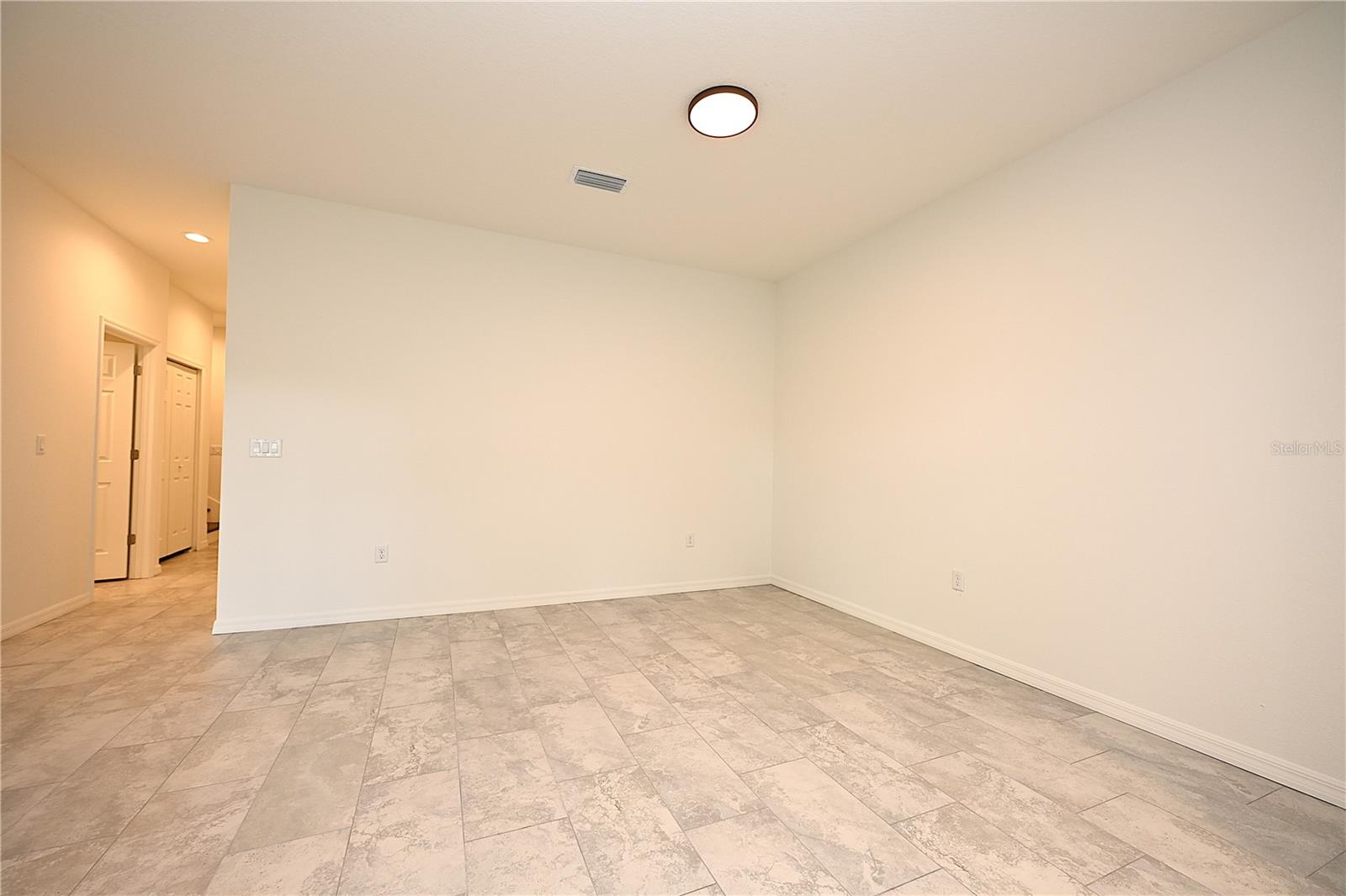1011 N Brunnell Pkwy Property Photo 9