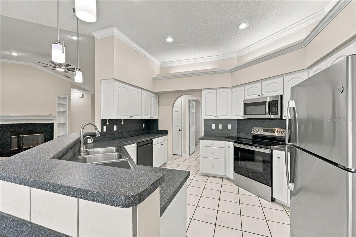557 Sutton Rd Property Photo 6