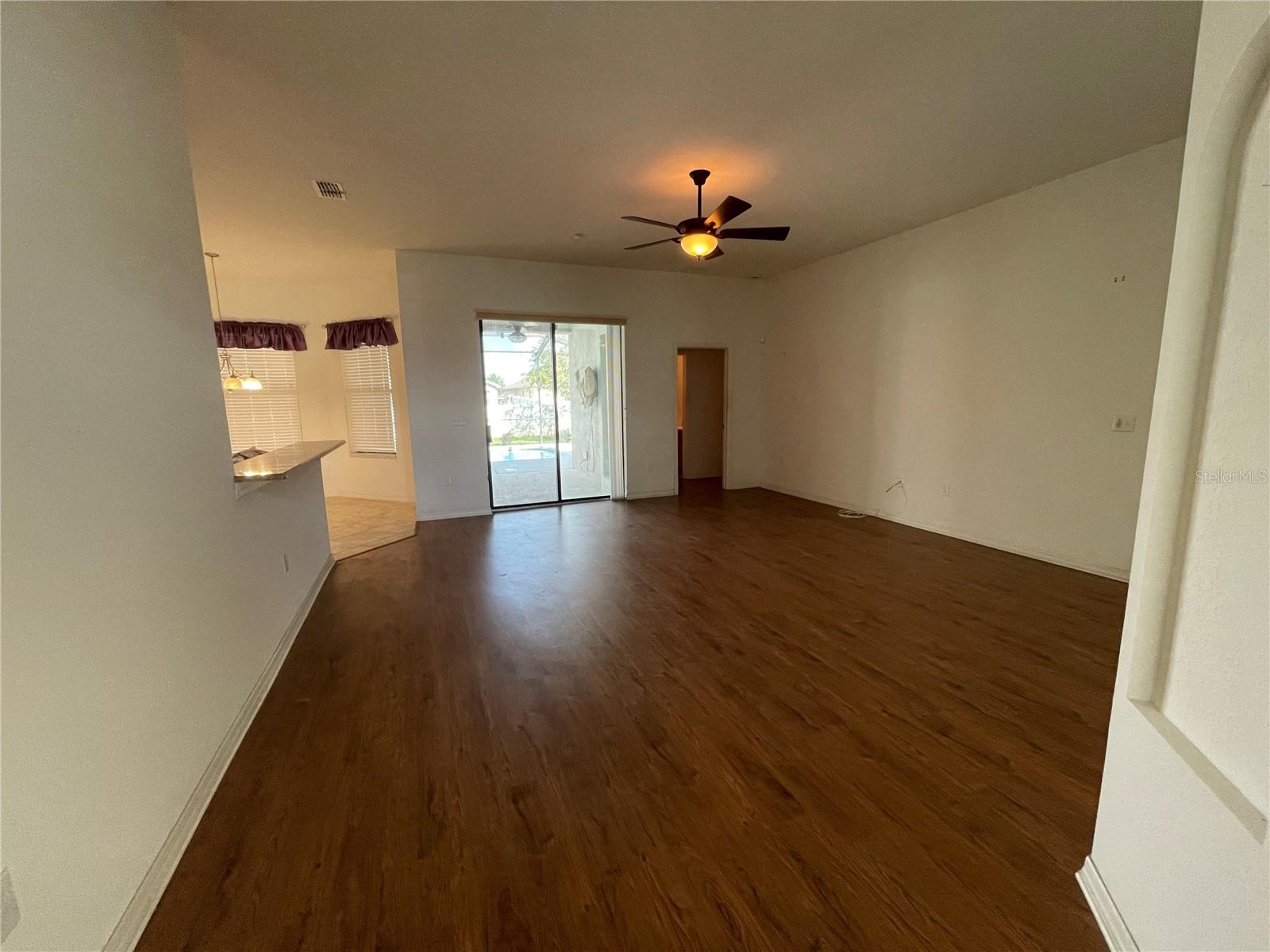 326 Lake Mariana Way Property Photo 11