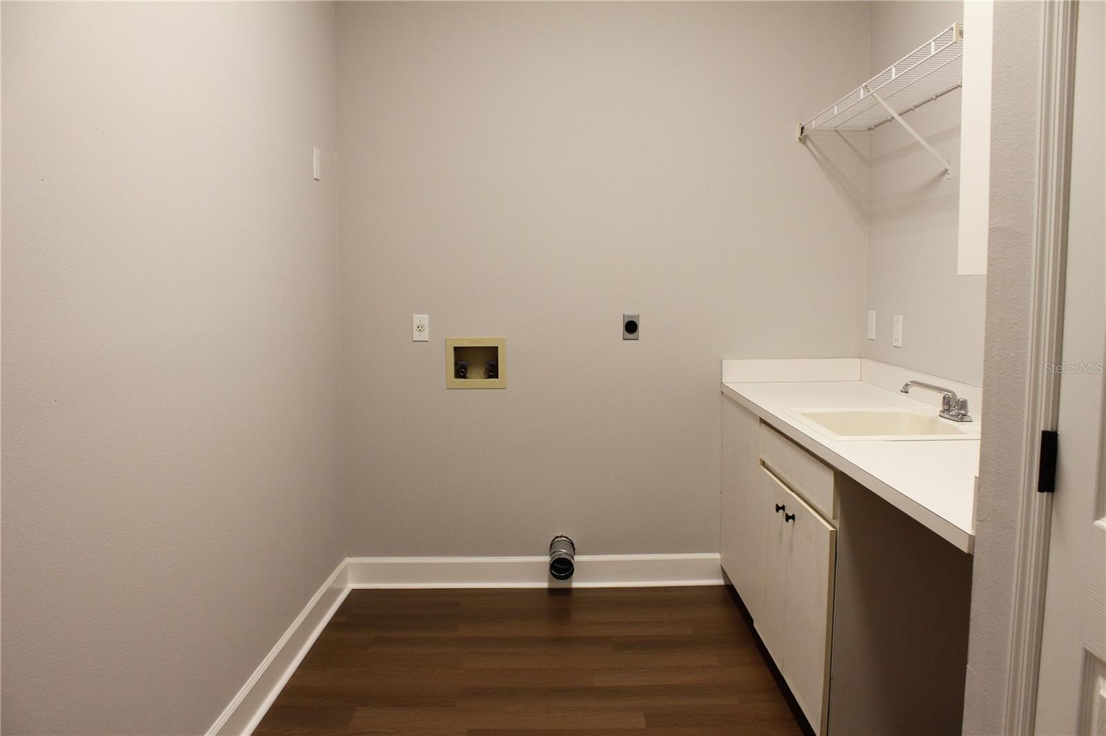 850 Hanover Way Property Photo 25