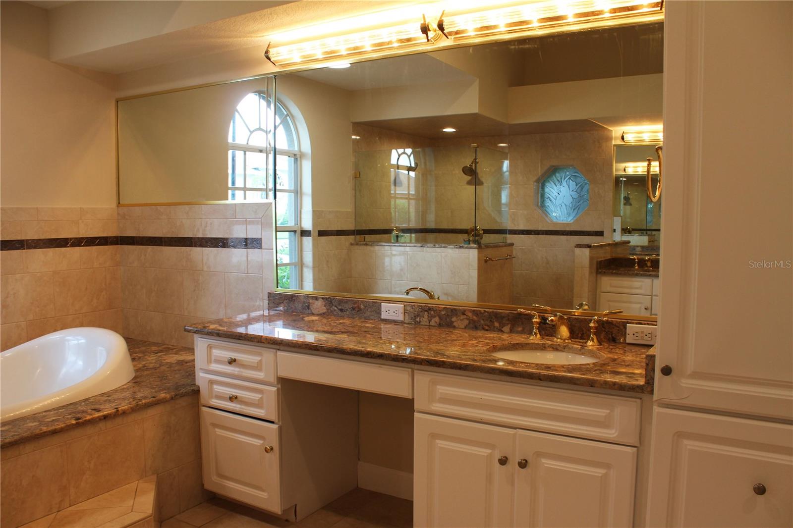 850 Hanover Way Property Photo 33