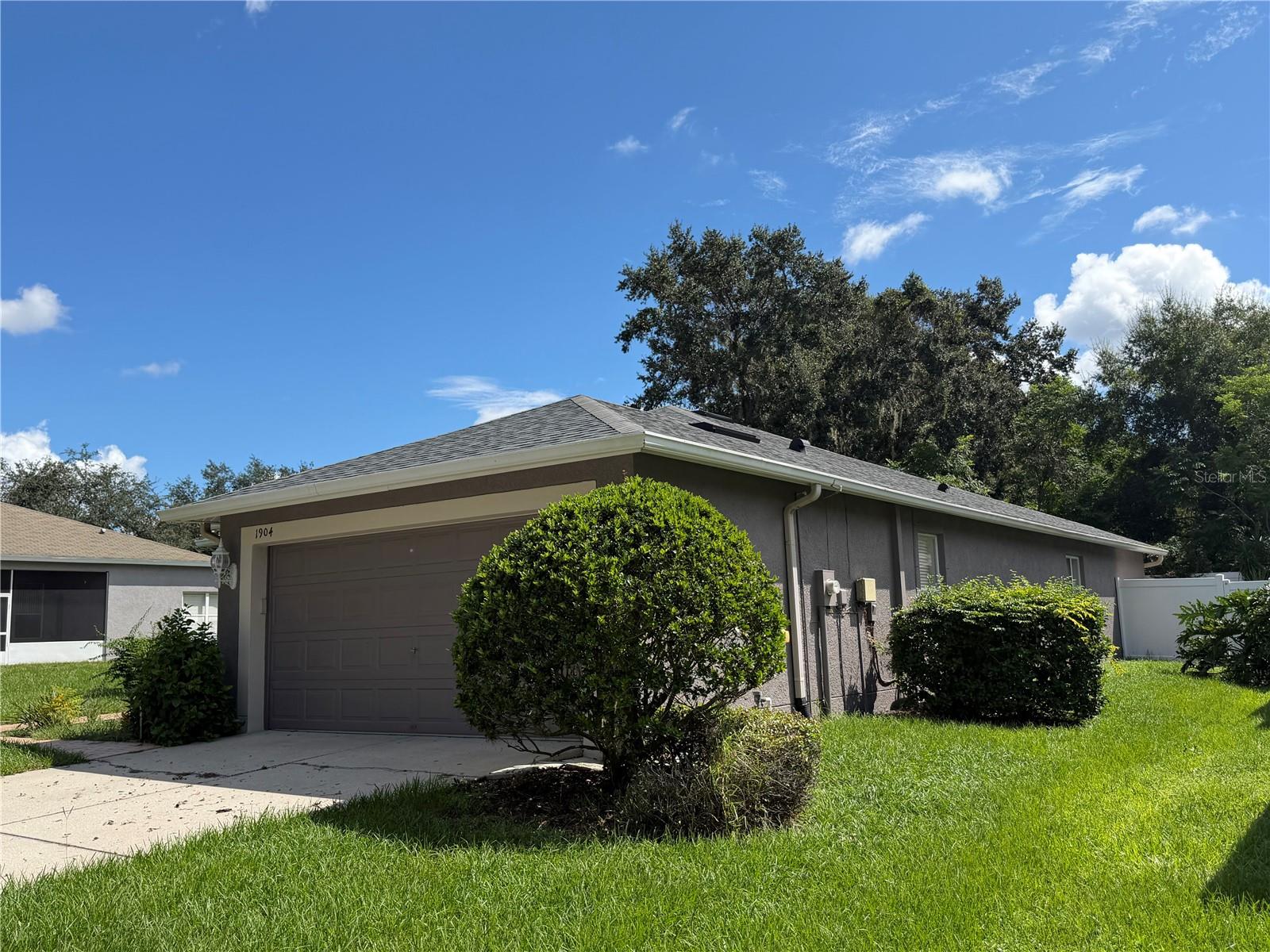 1904 Samantha Ln Property Photo 3
