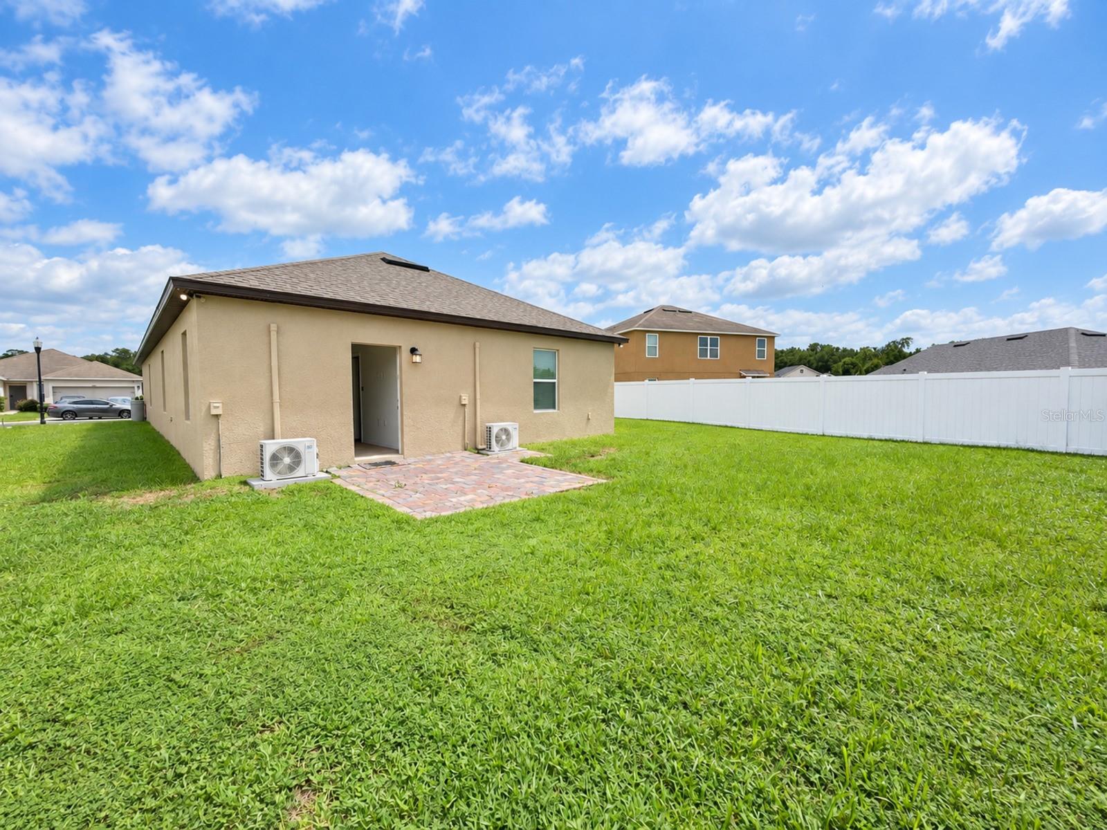 6183 Grey Heron Dr Property Photo 3