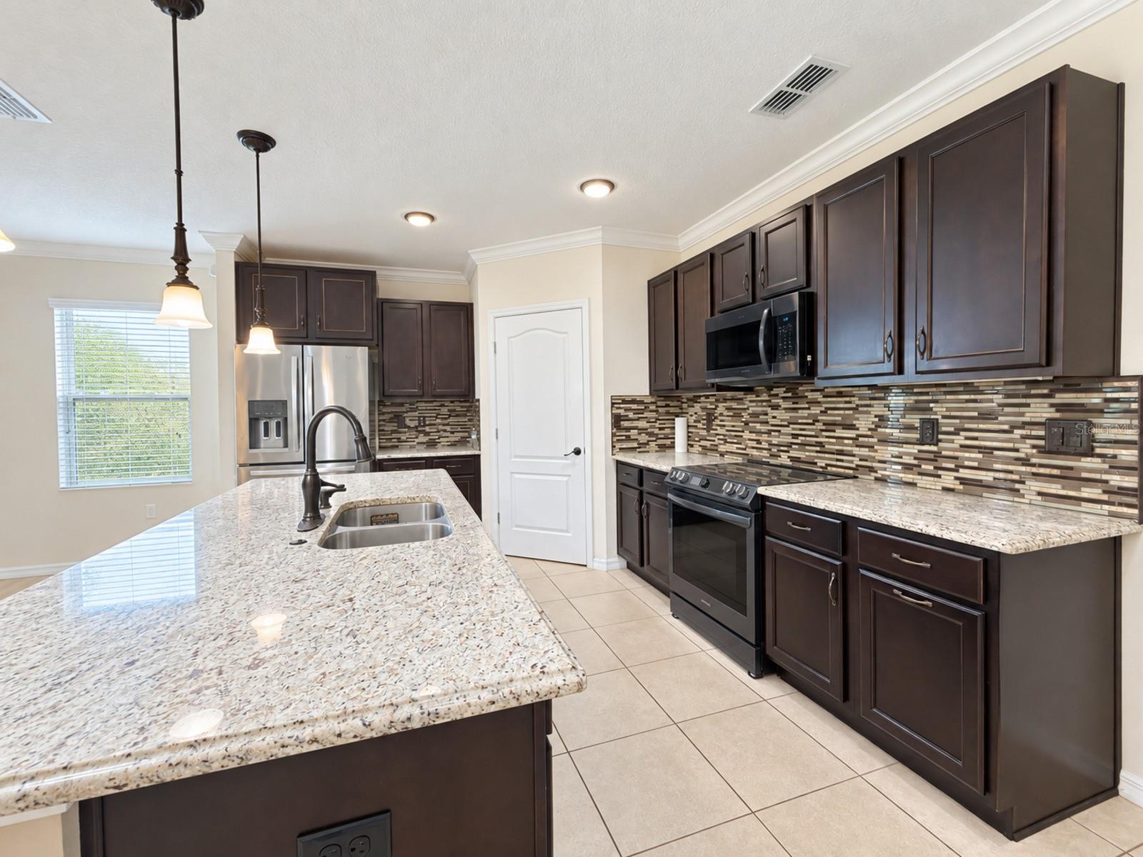 6183 Grey Heron Dr Property Photo 8
