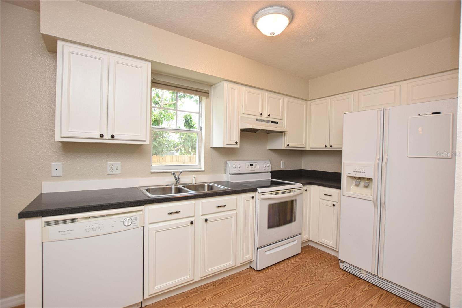 302 W Belmar St Property Photo 2