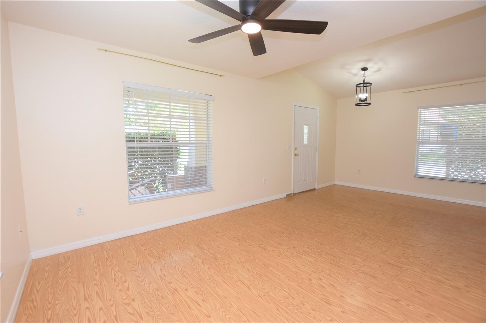 302 W Belmar St Property Photo 5