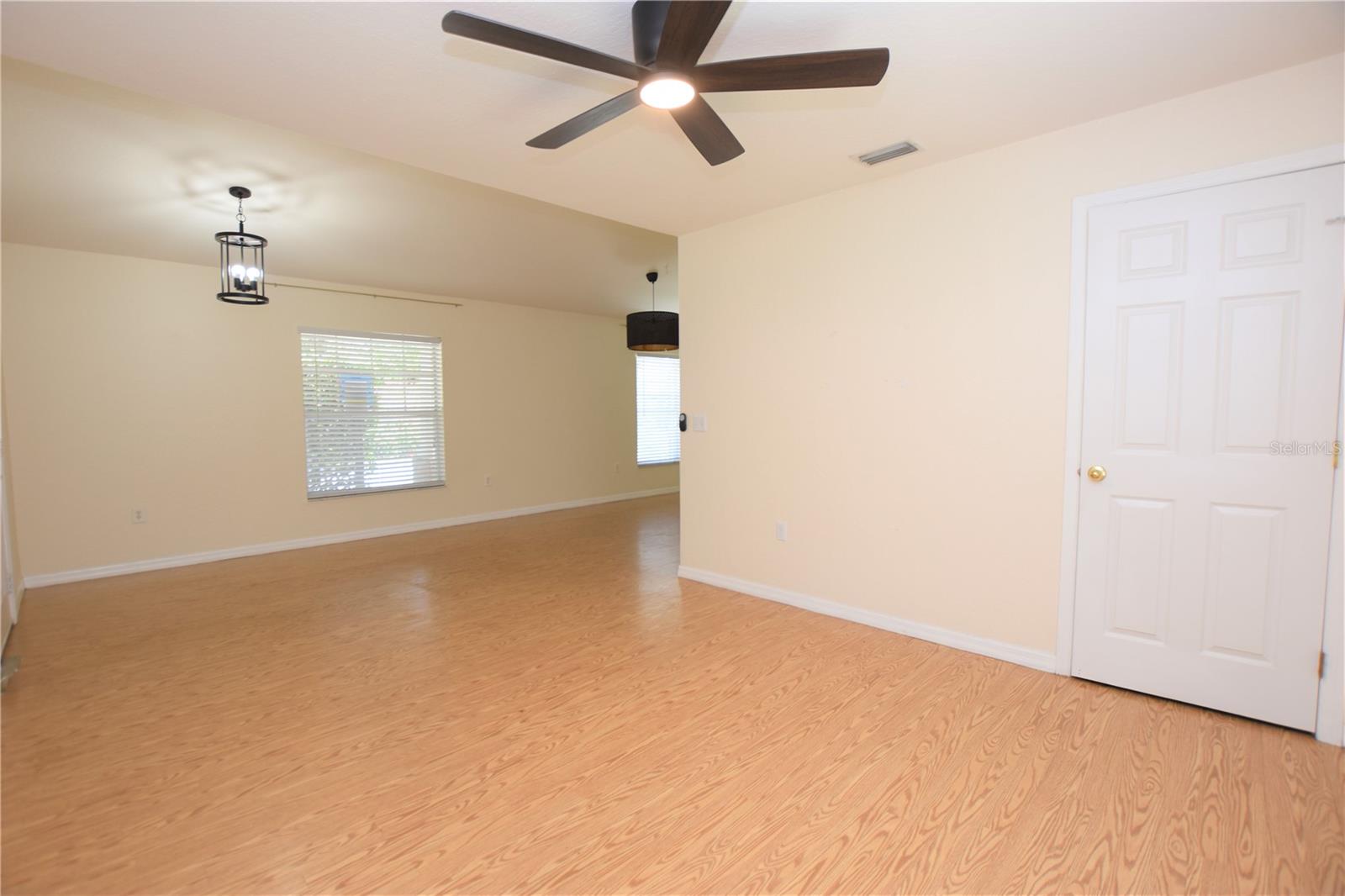 302 W Belmar St Property Photo 6