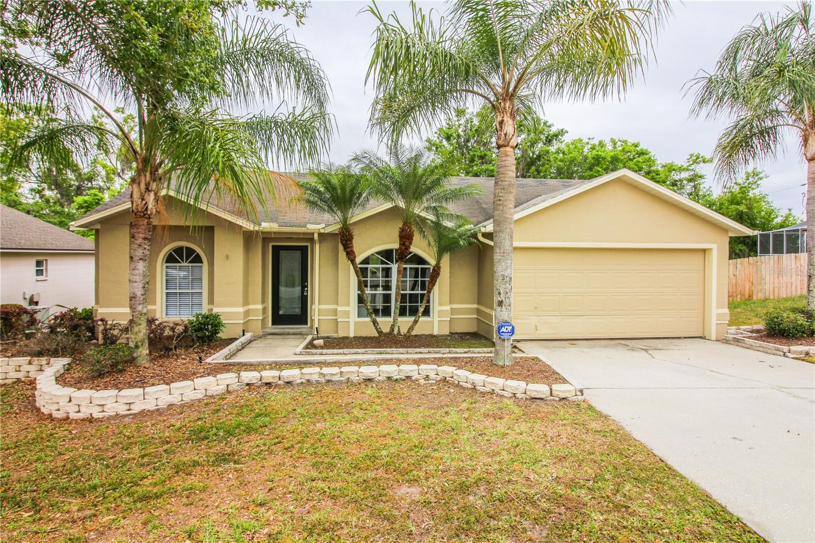 527 Emerald Cove Loop Property Photo 1