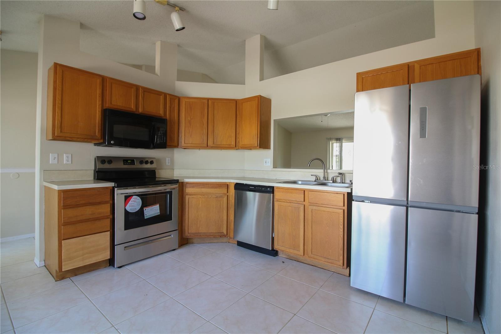 527 Emerald Cove Loop Property Photo 5