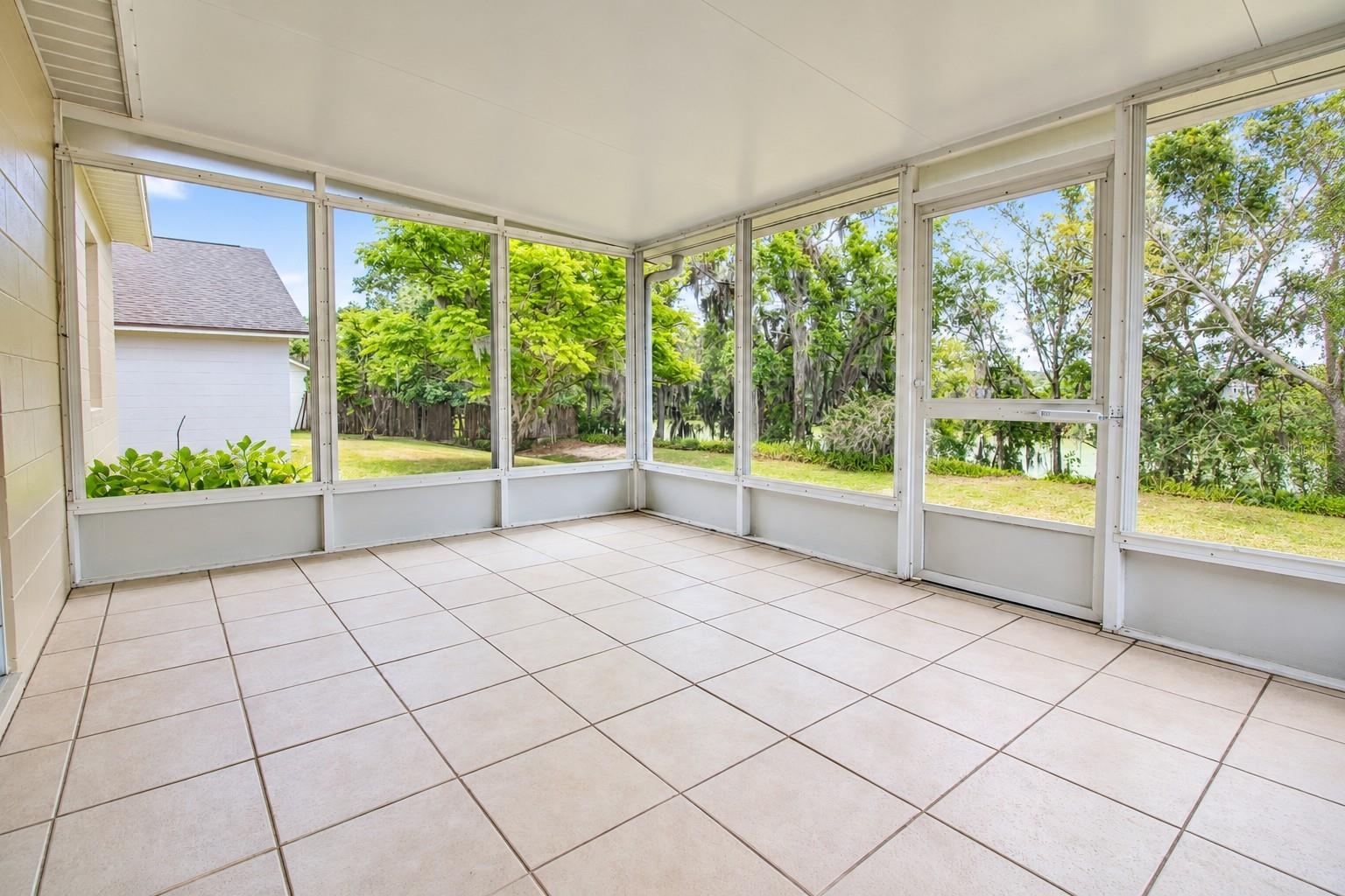 527 Emerald Cove Loop Property Photo 17