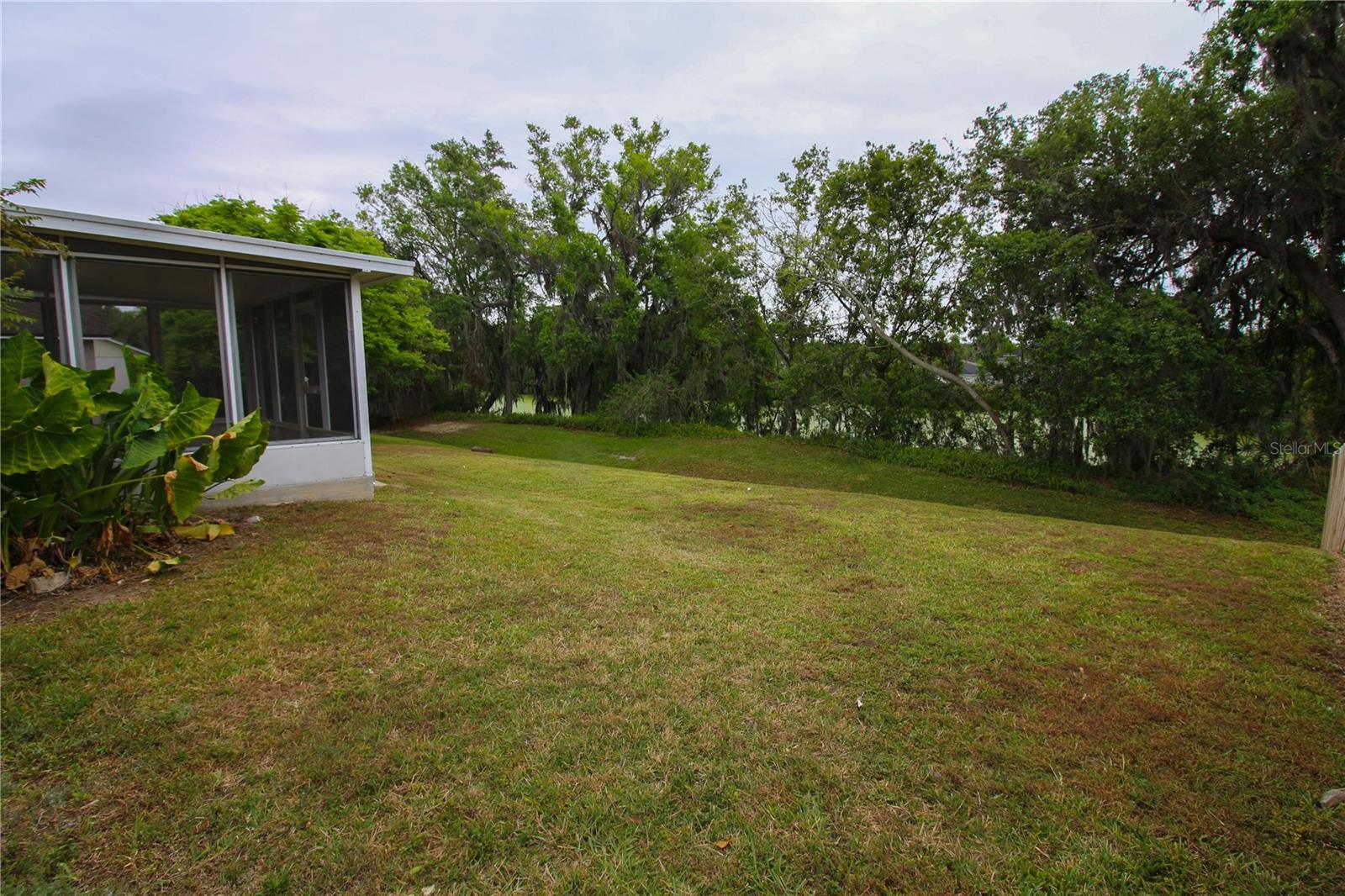 527 Emerald Cove Loop Property Photo 18