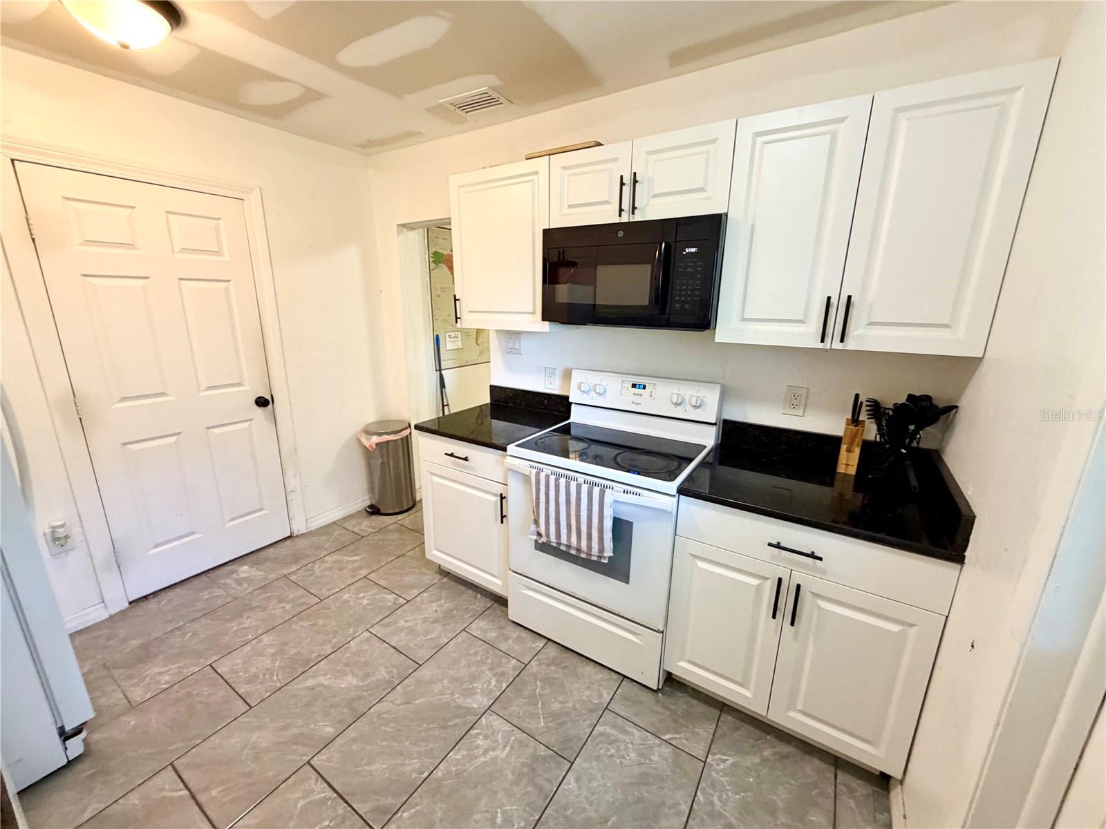 2035 Shakespeare St Property Photo 55