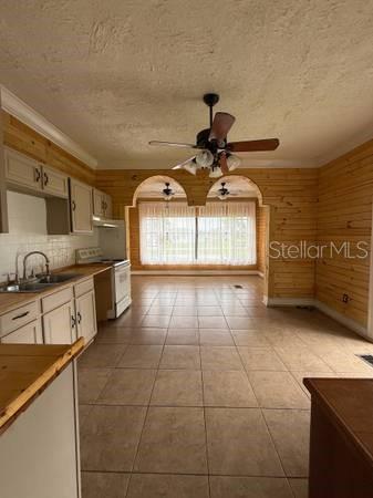 375 W Bay Ave Property Photo 6