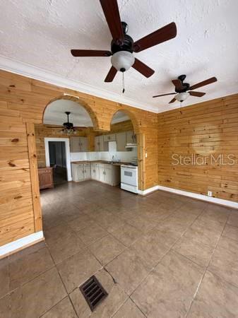 375 W Bay Ave Property Photo 9