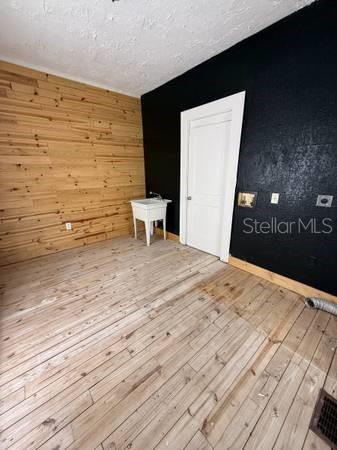 375 W Bay Ave Property Photo 17