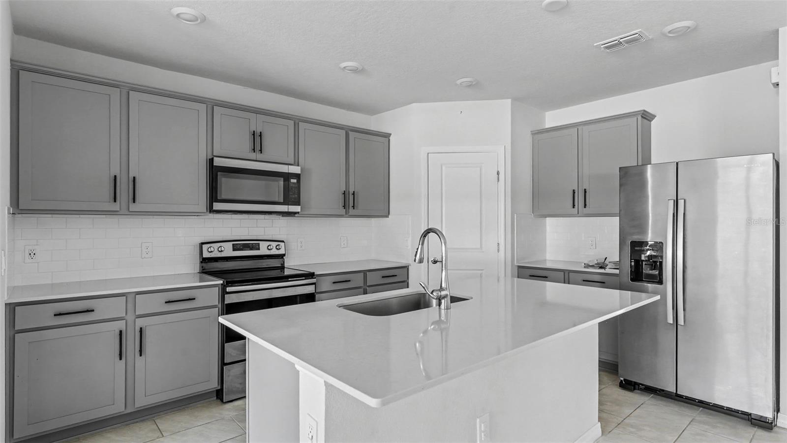 1050 Michelangelo Ln Property Photo 13