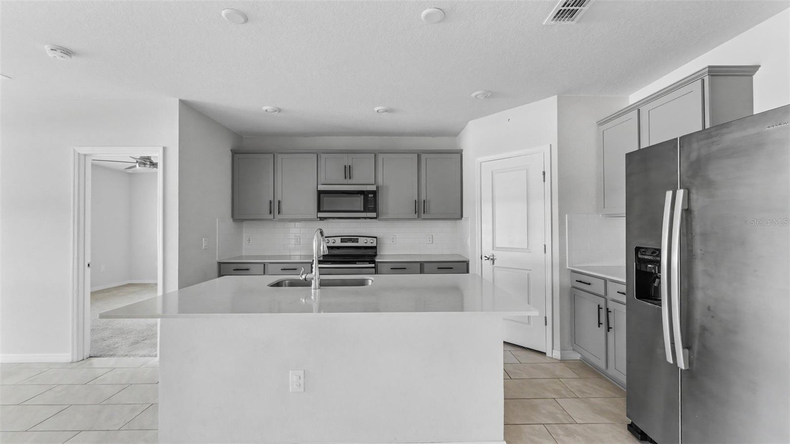 1050 Michelangelo Ln Property Photo 14