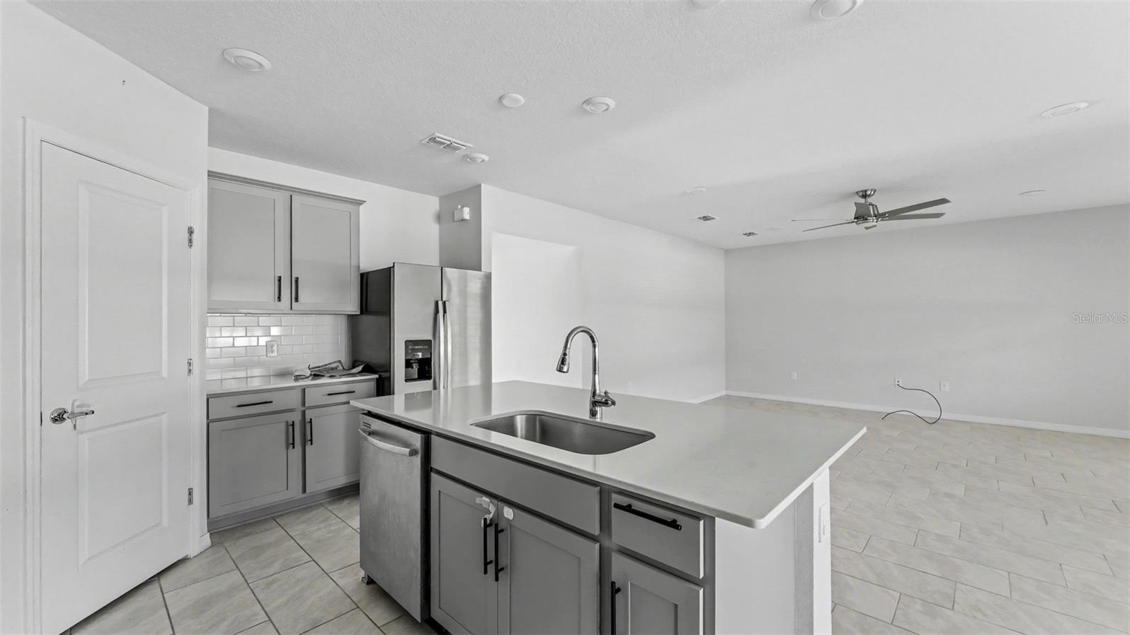 1050 Michelangelo Ln Property Photo 16