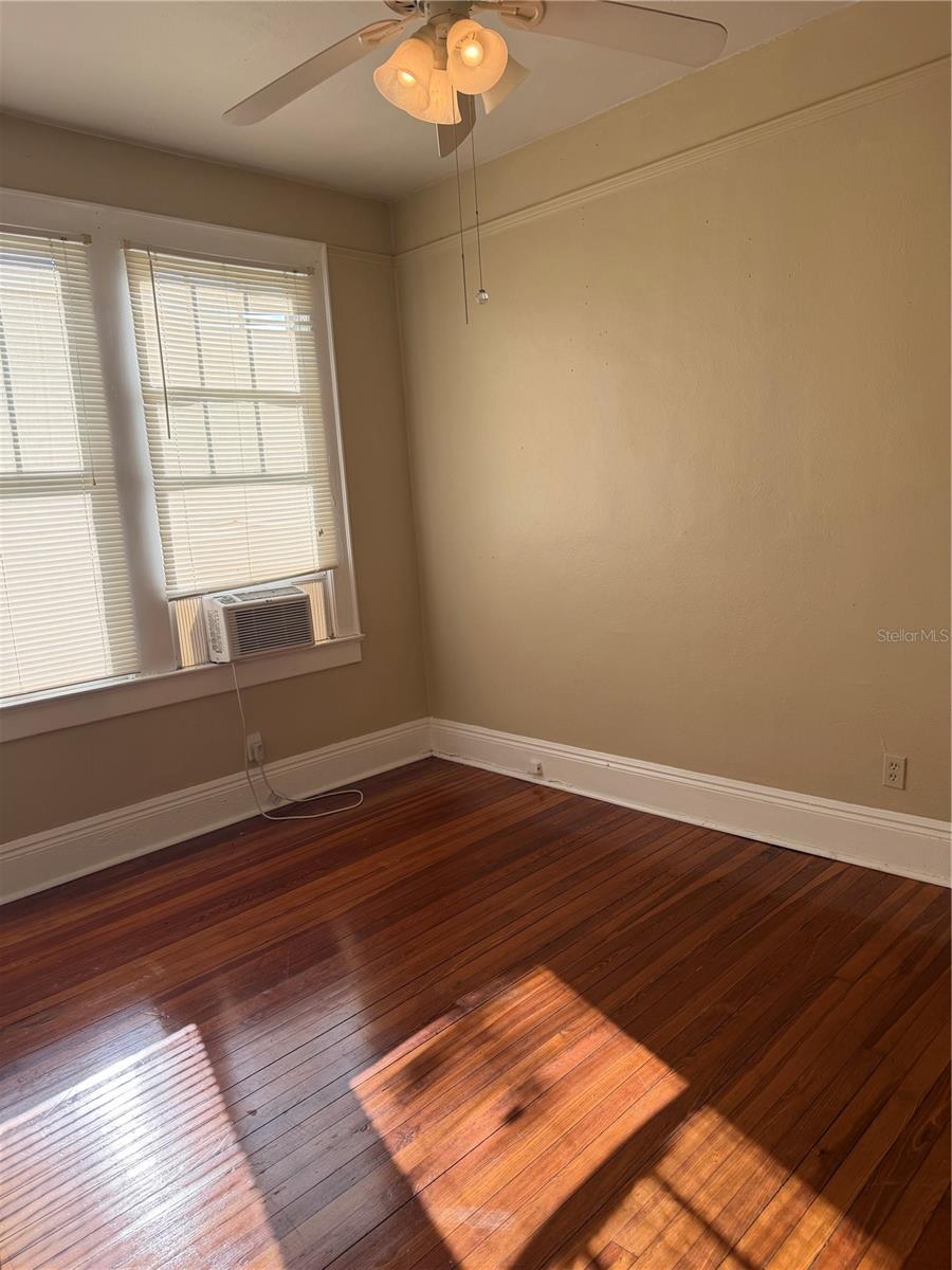 330 W Stanley St Property Photo 4