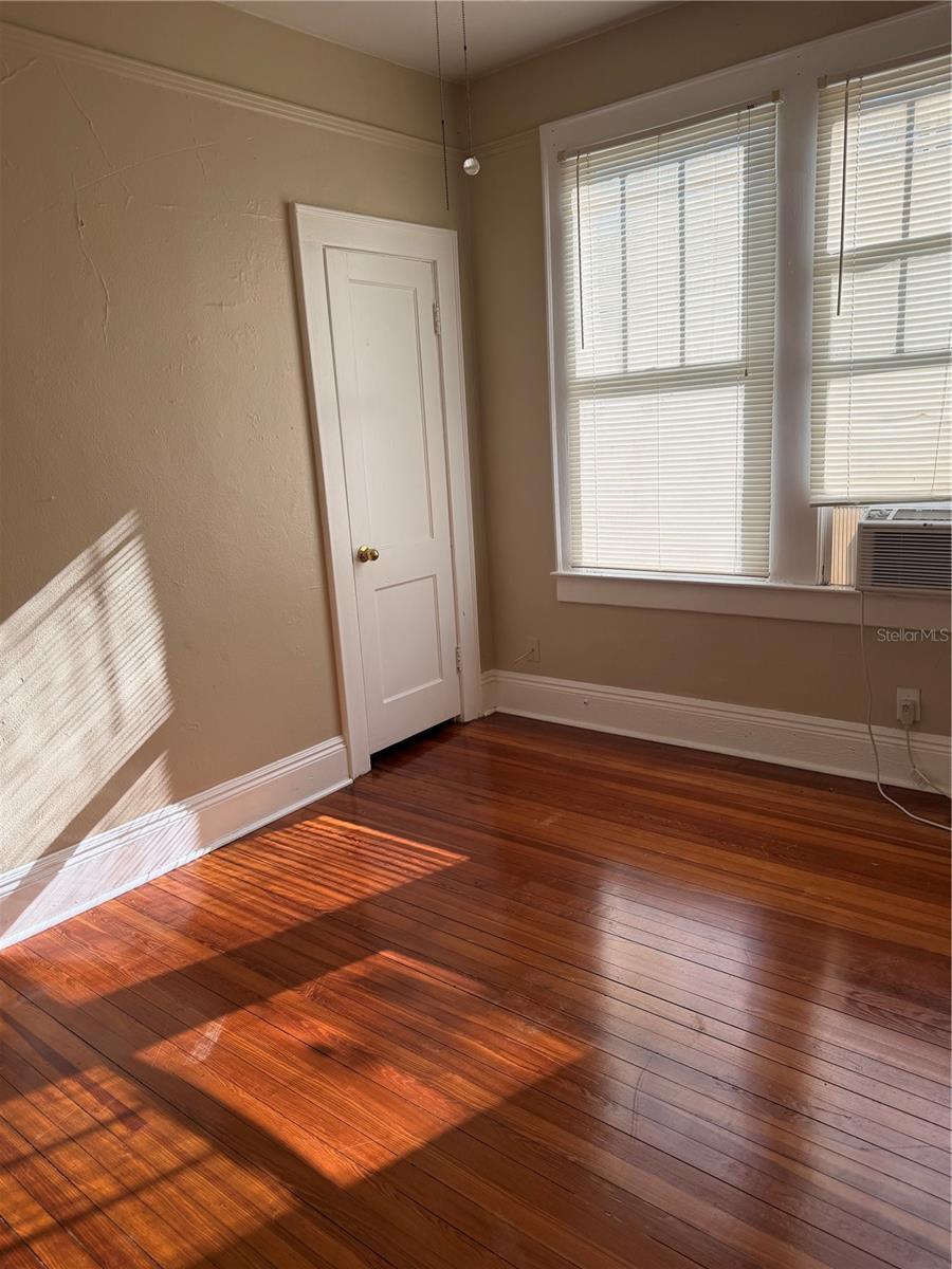 330 W Stanley St Property Photo 5