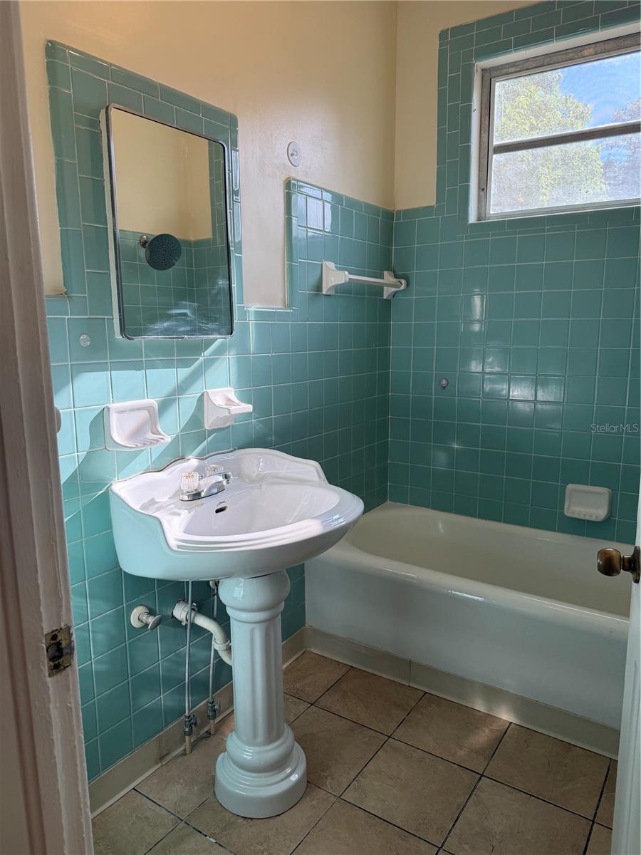 330 W Stanley St Property Photo 6