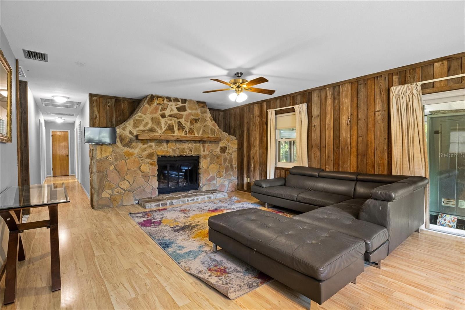 105 South Ct Property Photo 4