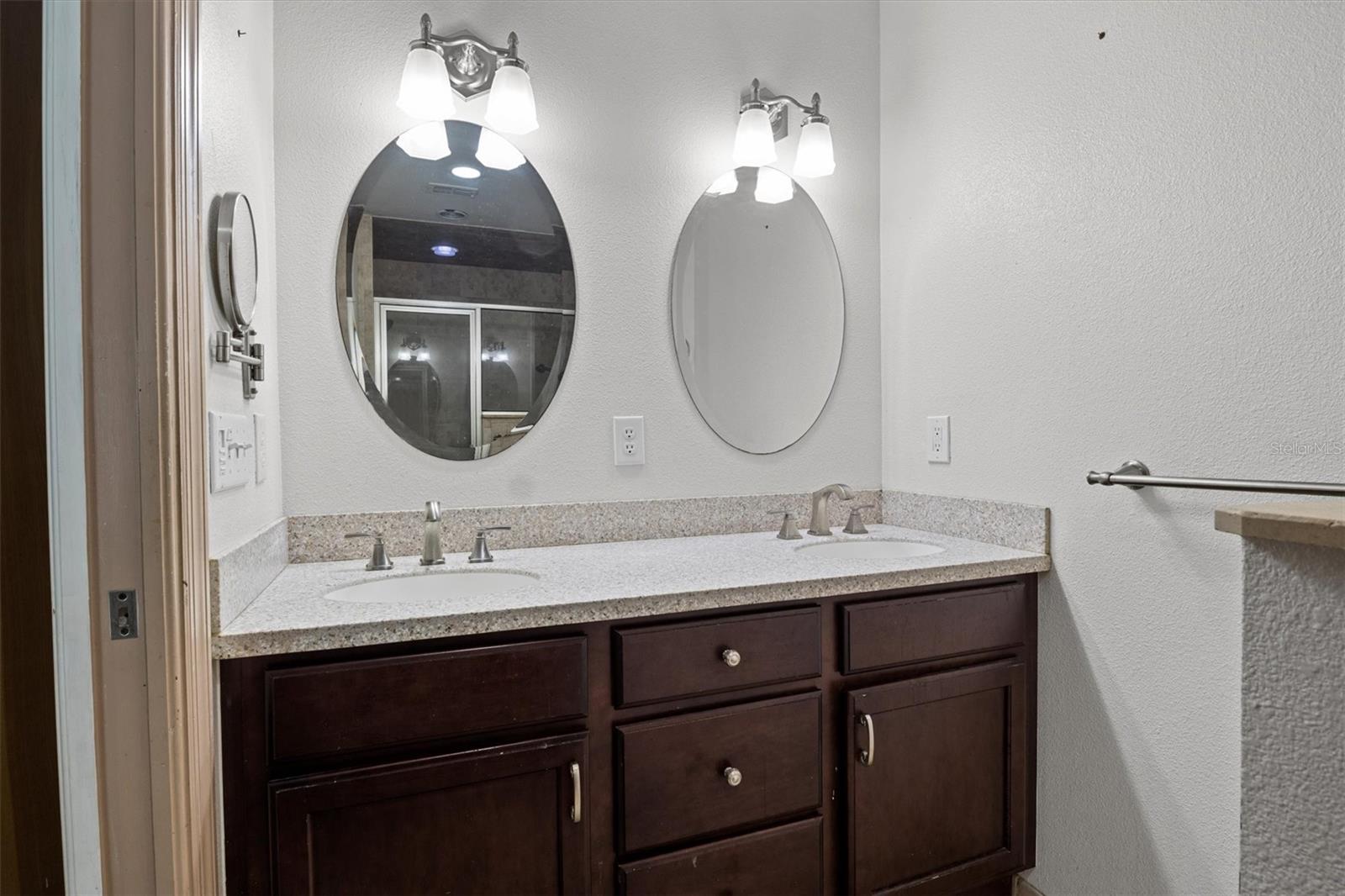 105 South Ct Property Photo 16