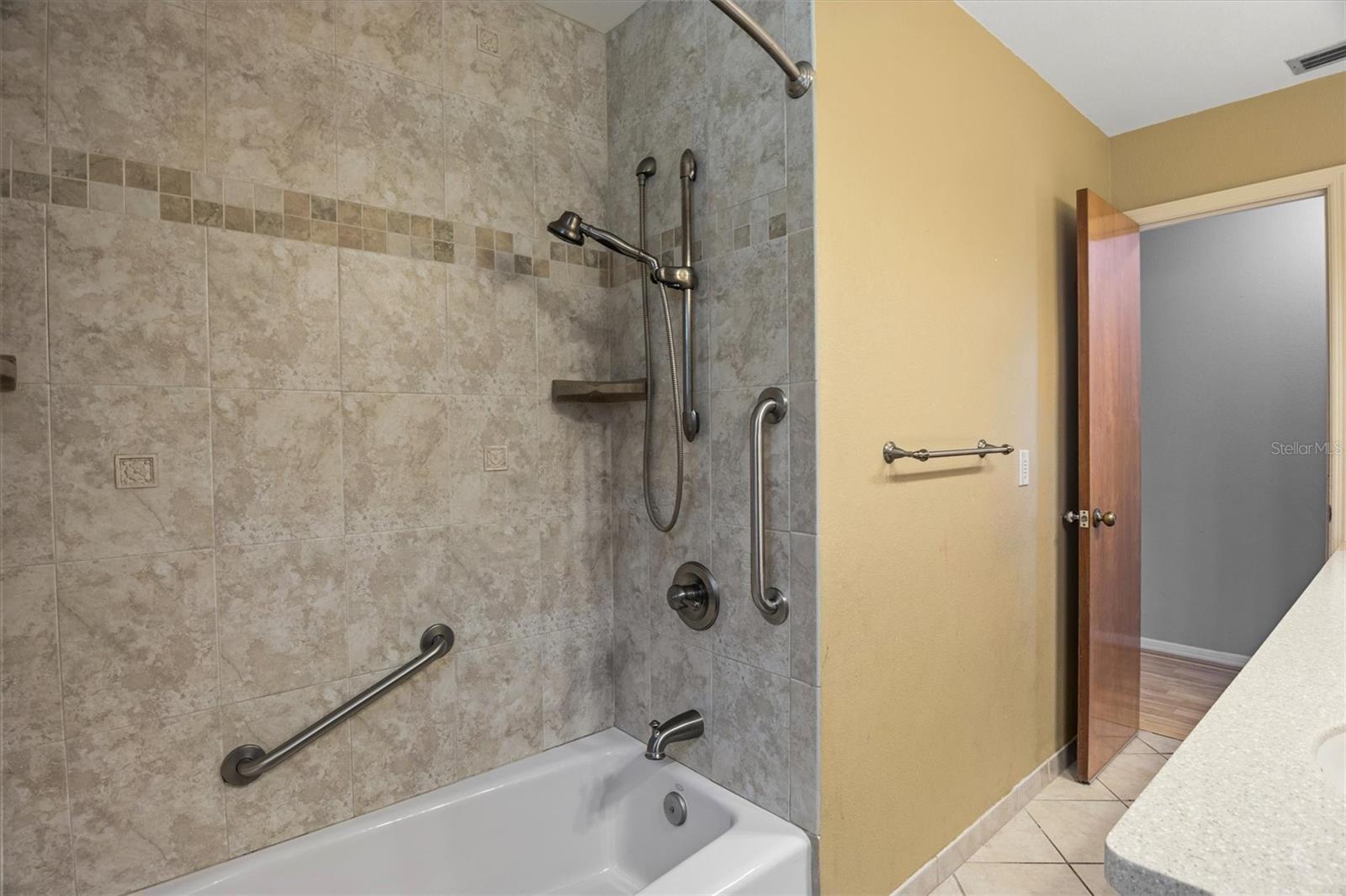 105 South Ct Property Photo 21