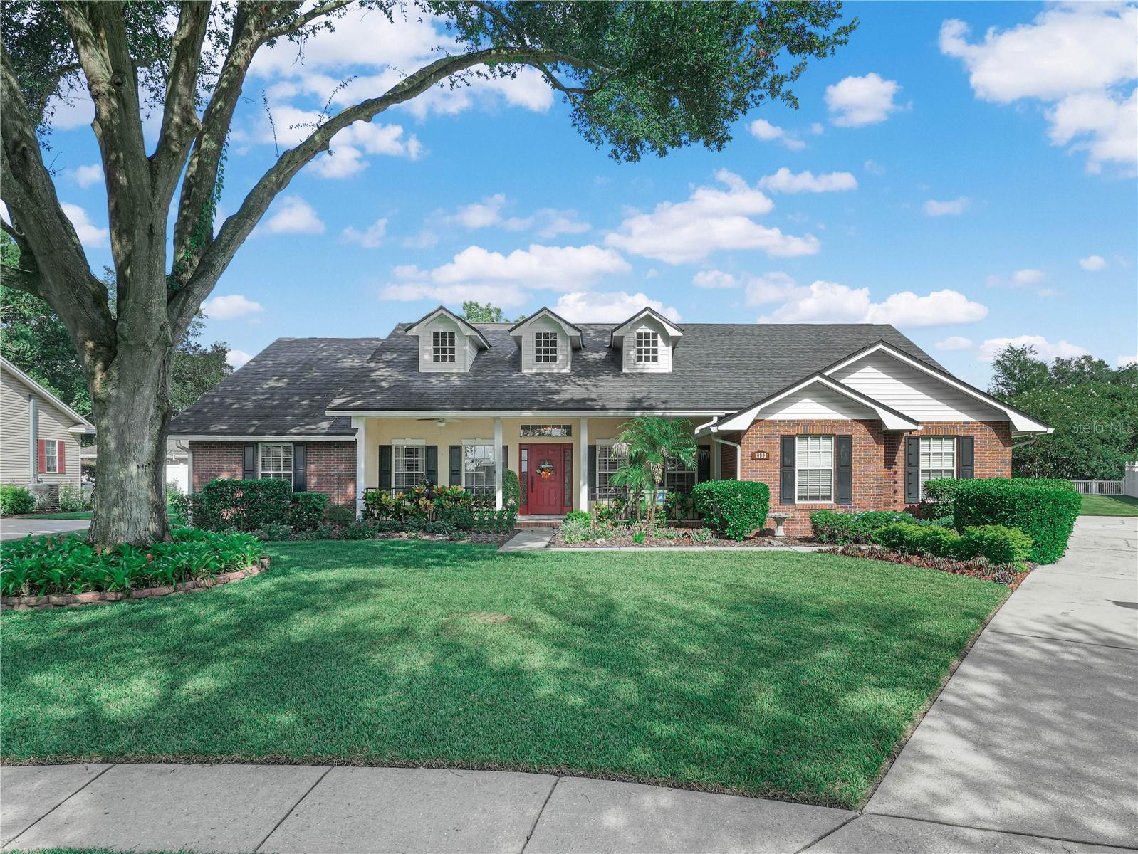2113 LONGLEAF CIR Property Photo 1