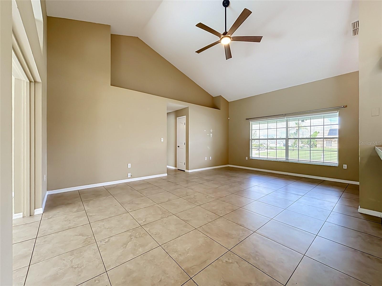 5645 Loma Vista Ct Property Photo 2