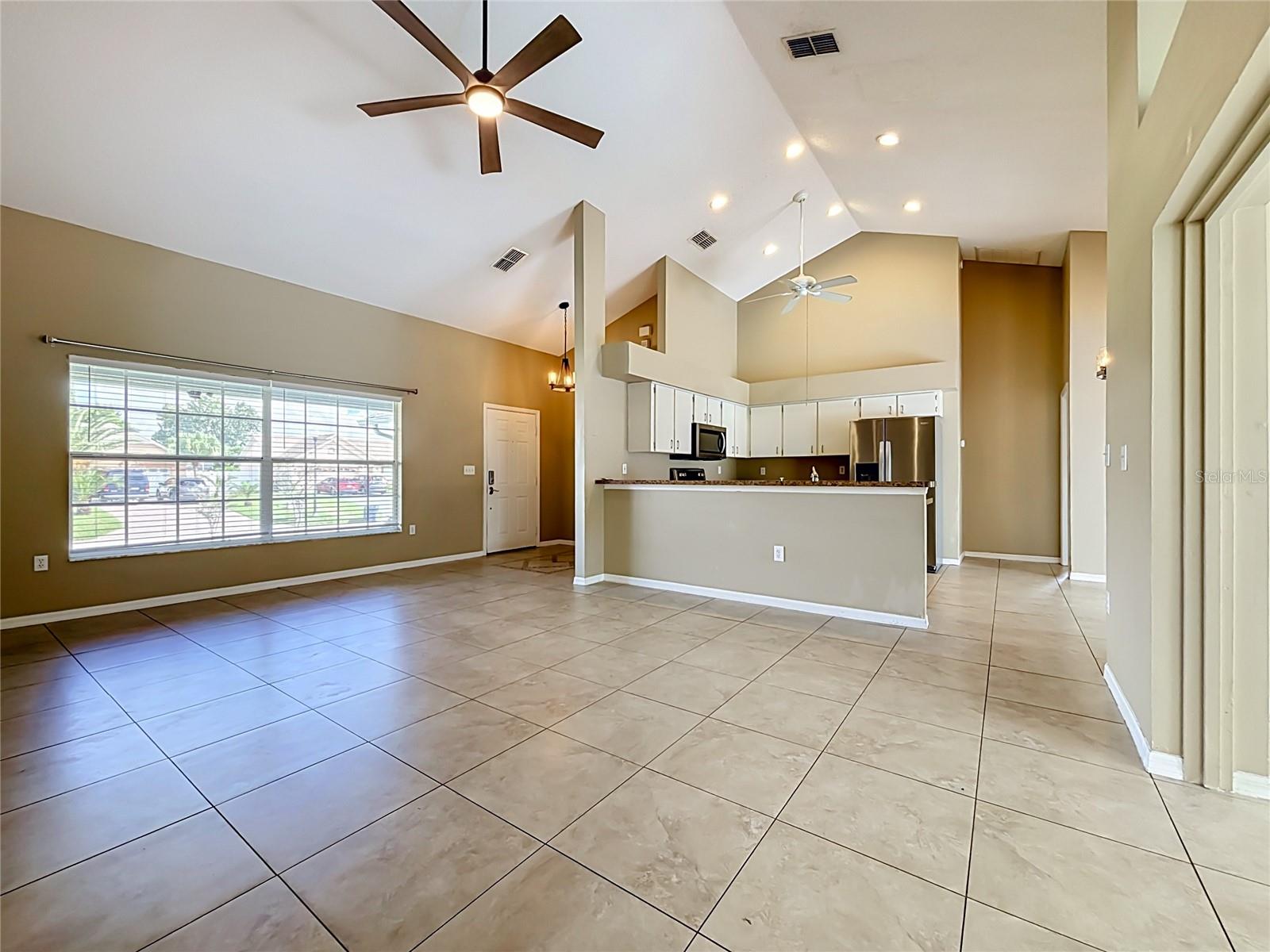 5645 Loma Vista Ct Property Photo 3