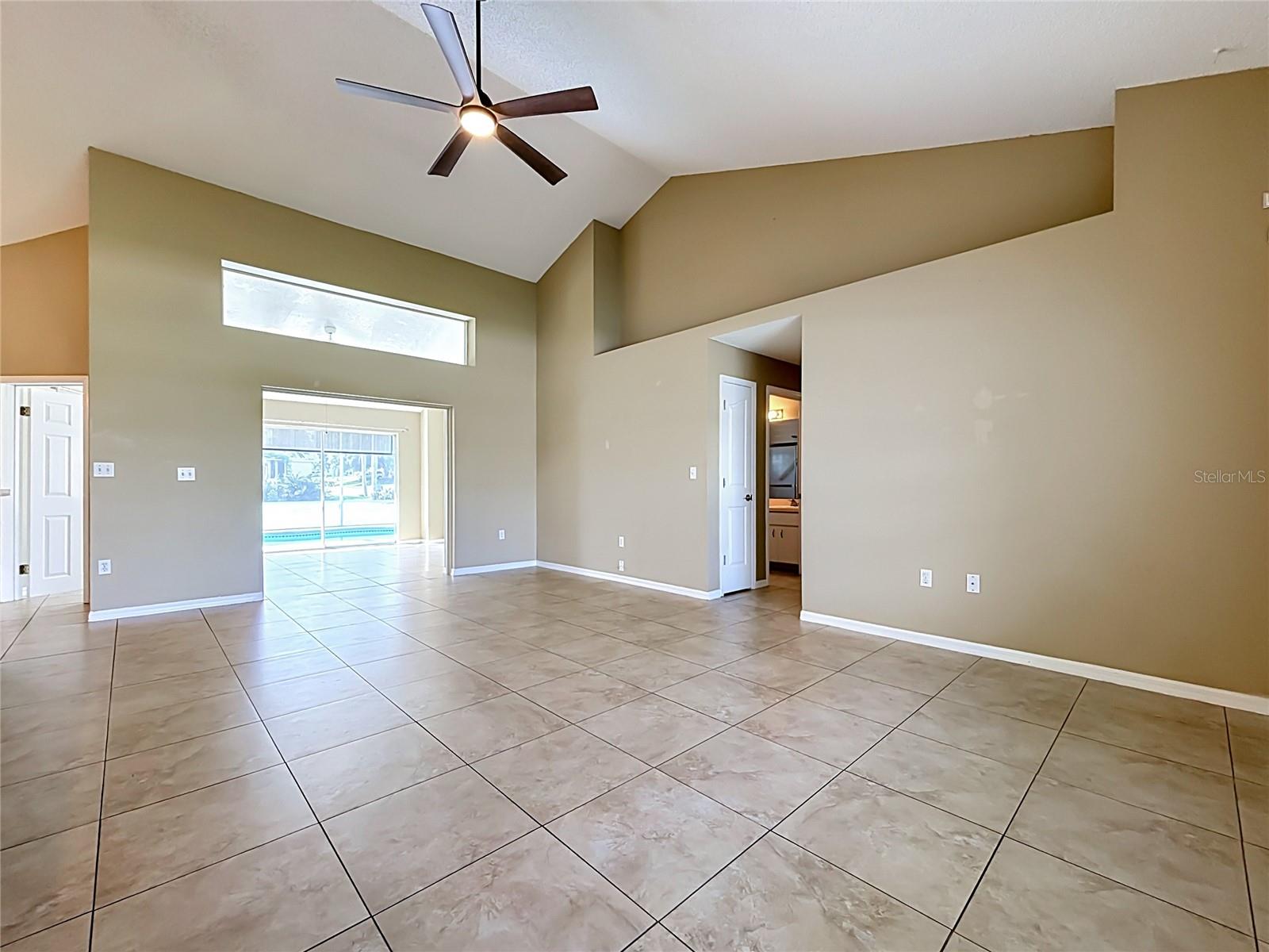5645 Loma Vista Ct Property Photo 4