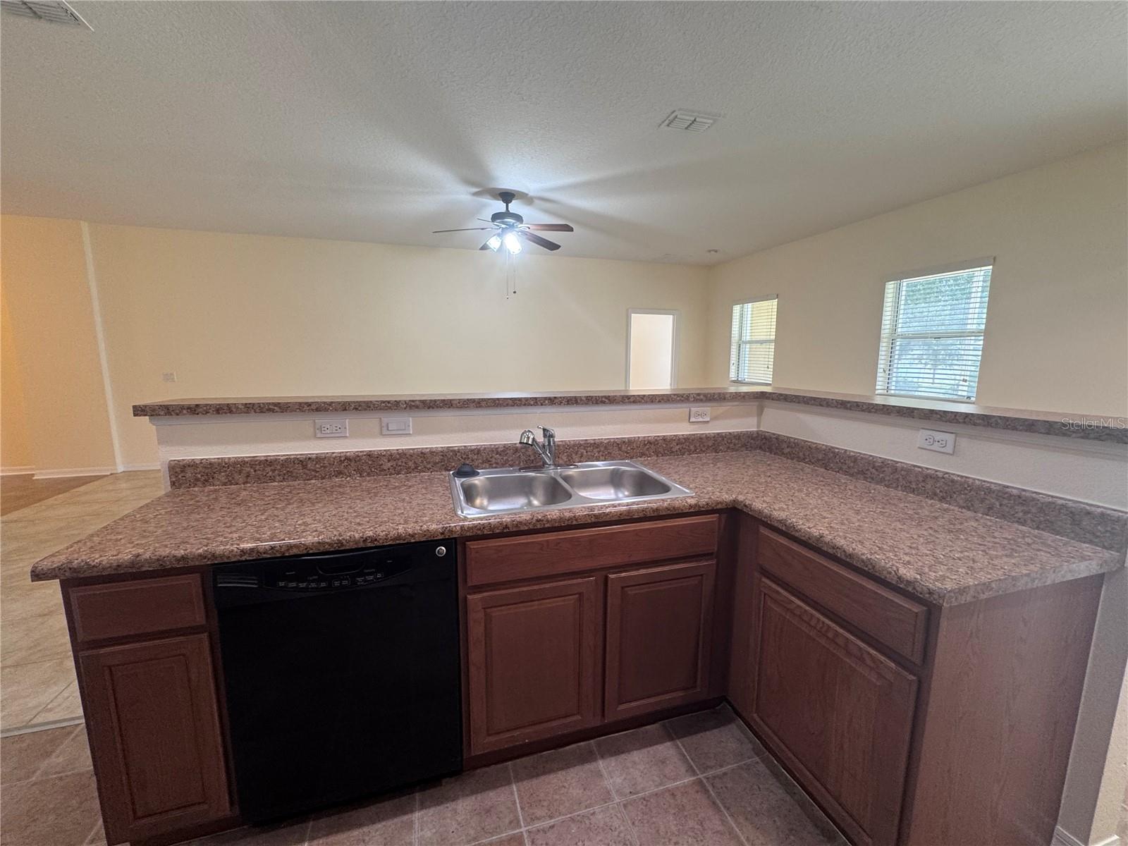 1013 Evans Loop Property Photo 10