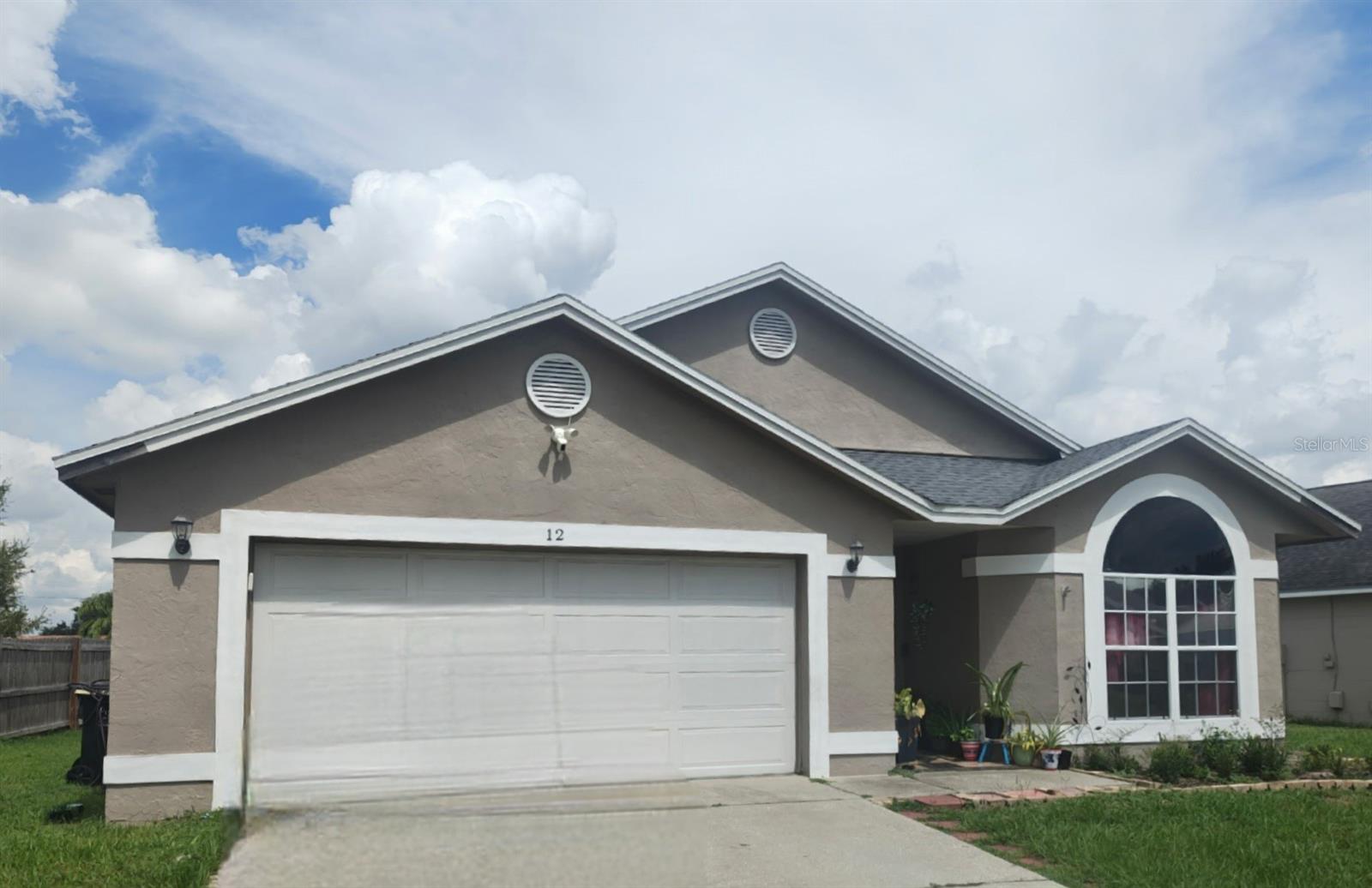 12 SAINT KITTS CIR Property Photo 1