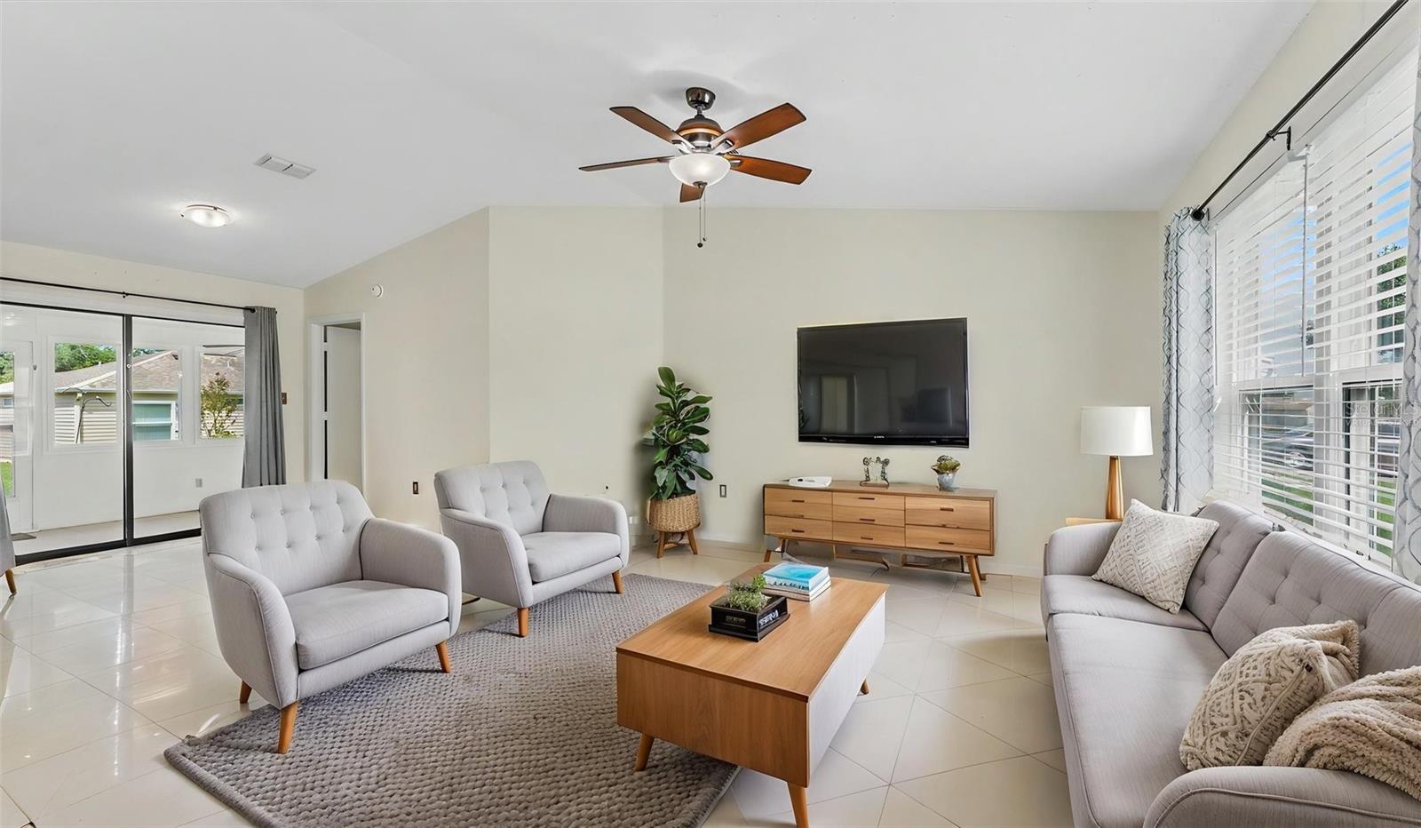 6109 Kittiwake Dr Property Photo 3