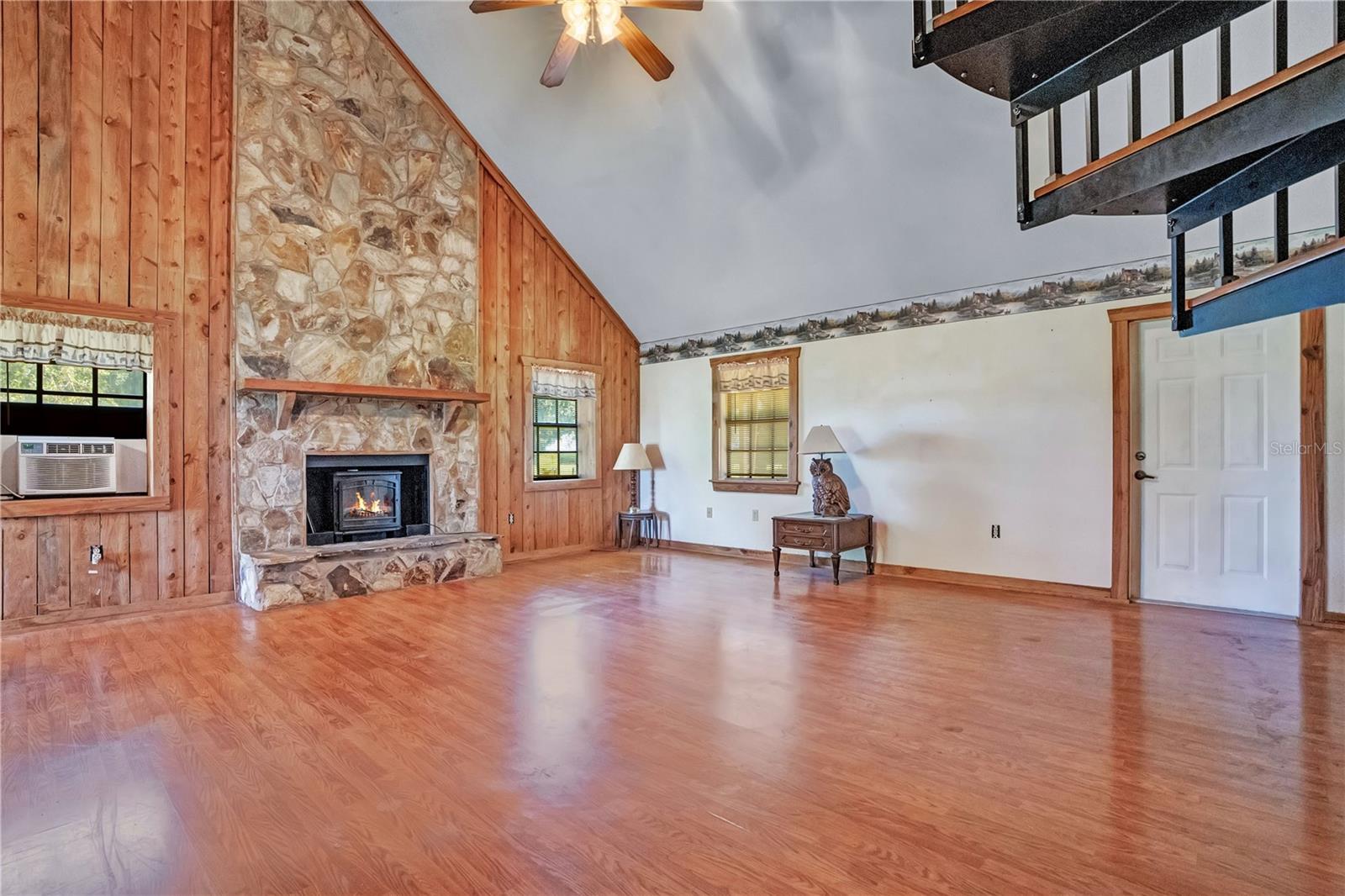 454 Resthaven Rd Property Photo 4