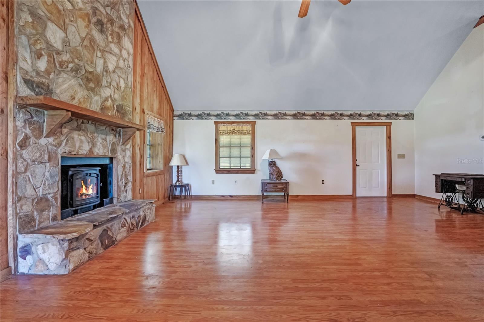 454 Resthaven Rd Property Photo 6