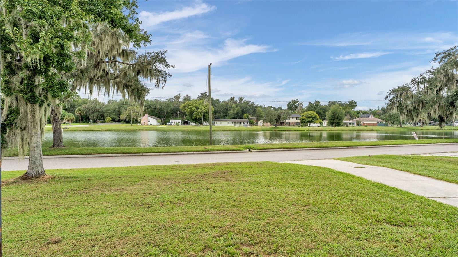 950 E Lake Dr Property Photo 4