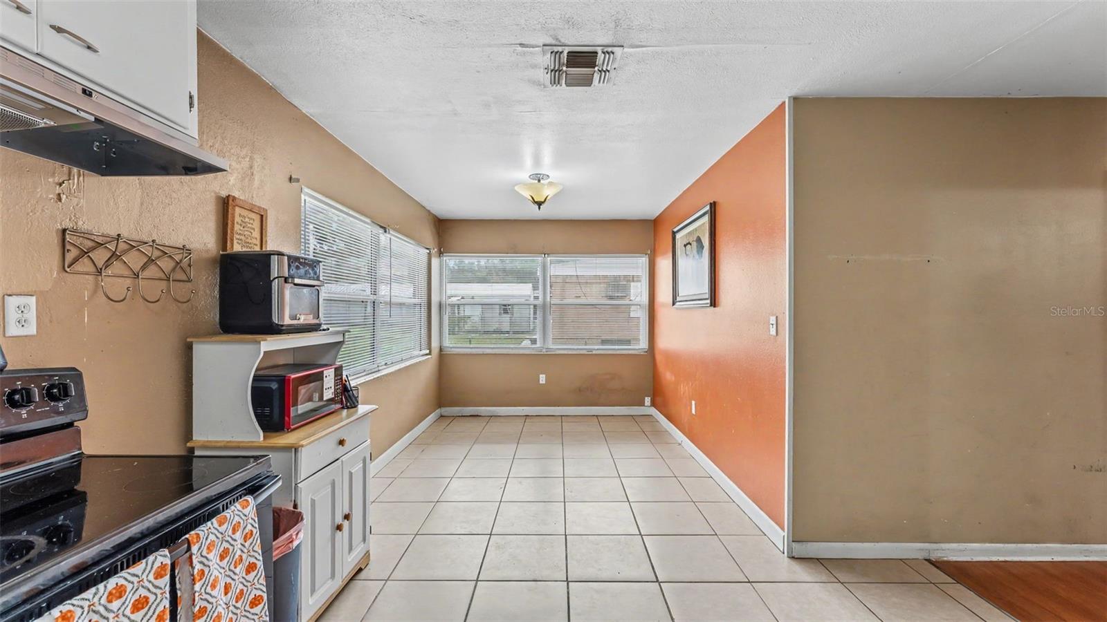 950 E Lake Dr Property Photo 12